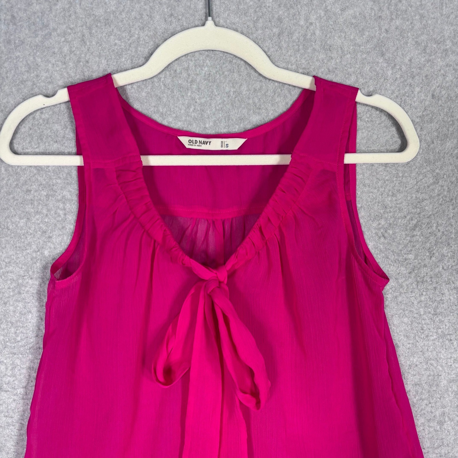 Old Navy Sheer Tie Neck Blouse Small Pink Chiffon Pleated Tank Top Feminine