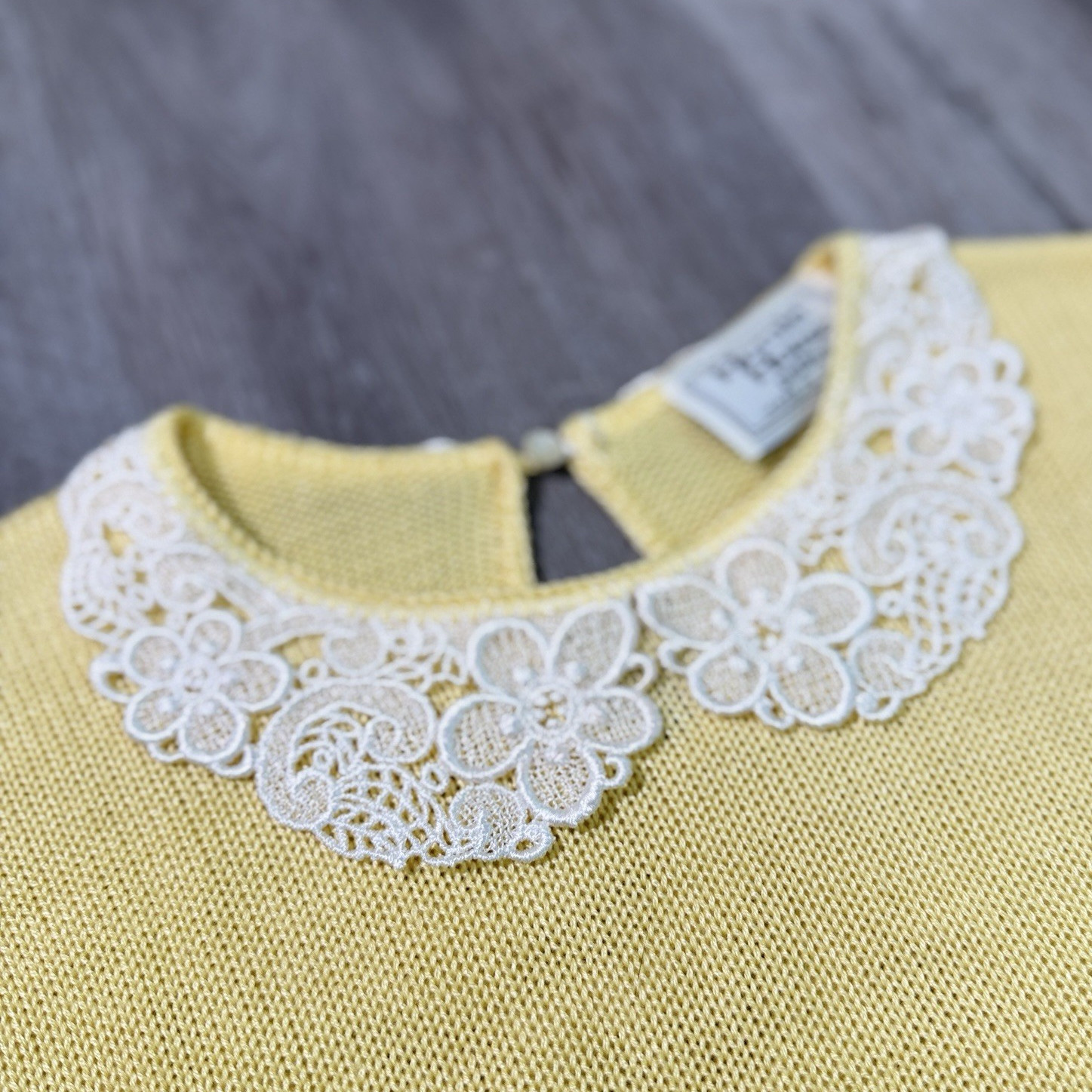 Vintage USA made Women’s Yellow Knit Short Sleeve Top White Laced Collor
