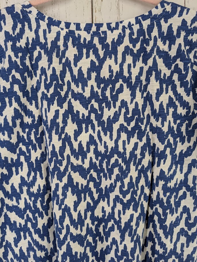 Sonoma Size XL The Everyday Tee Blue White Pattern Short Sleeve V Neck Top NWT