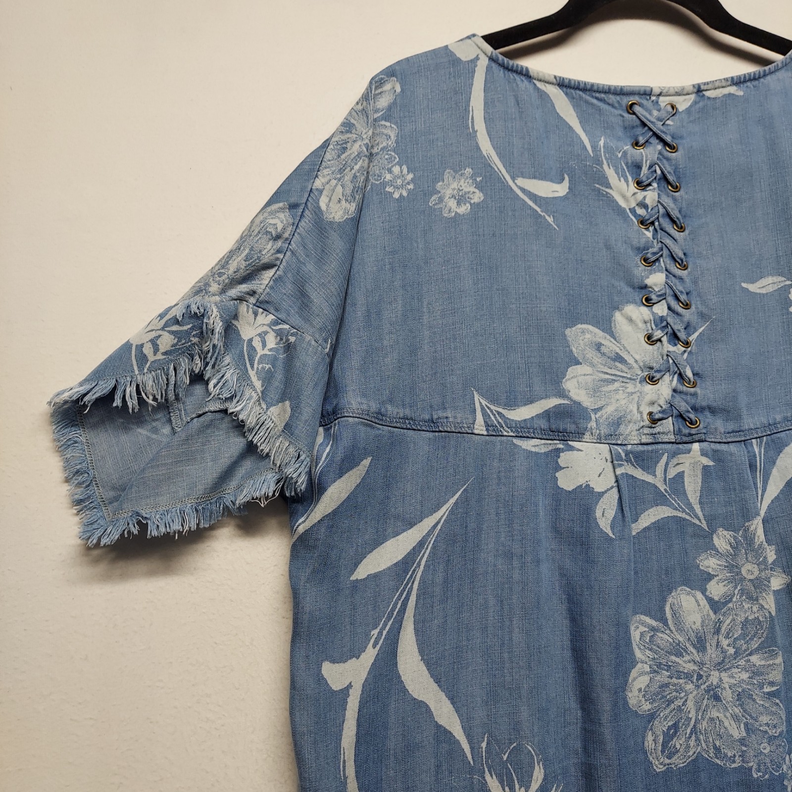 Women’s True Luxe Jeans Blouse Top Criss-Cross Back Design Frayed-Hem Blue Sz Lg