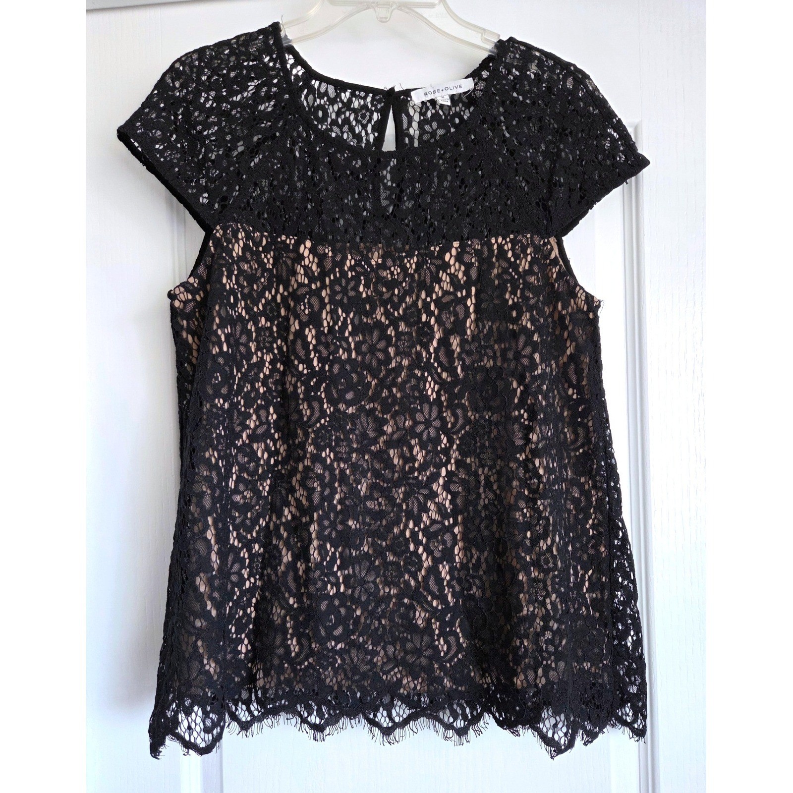 Rose + Olive Black Floral Lace Cap Sleeve Blouse Tan Lining Scalloped Hem Medium