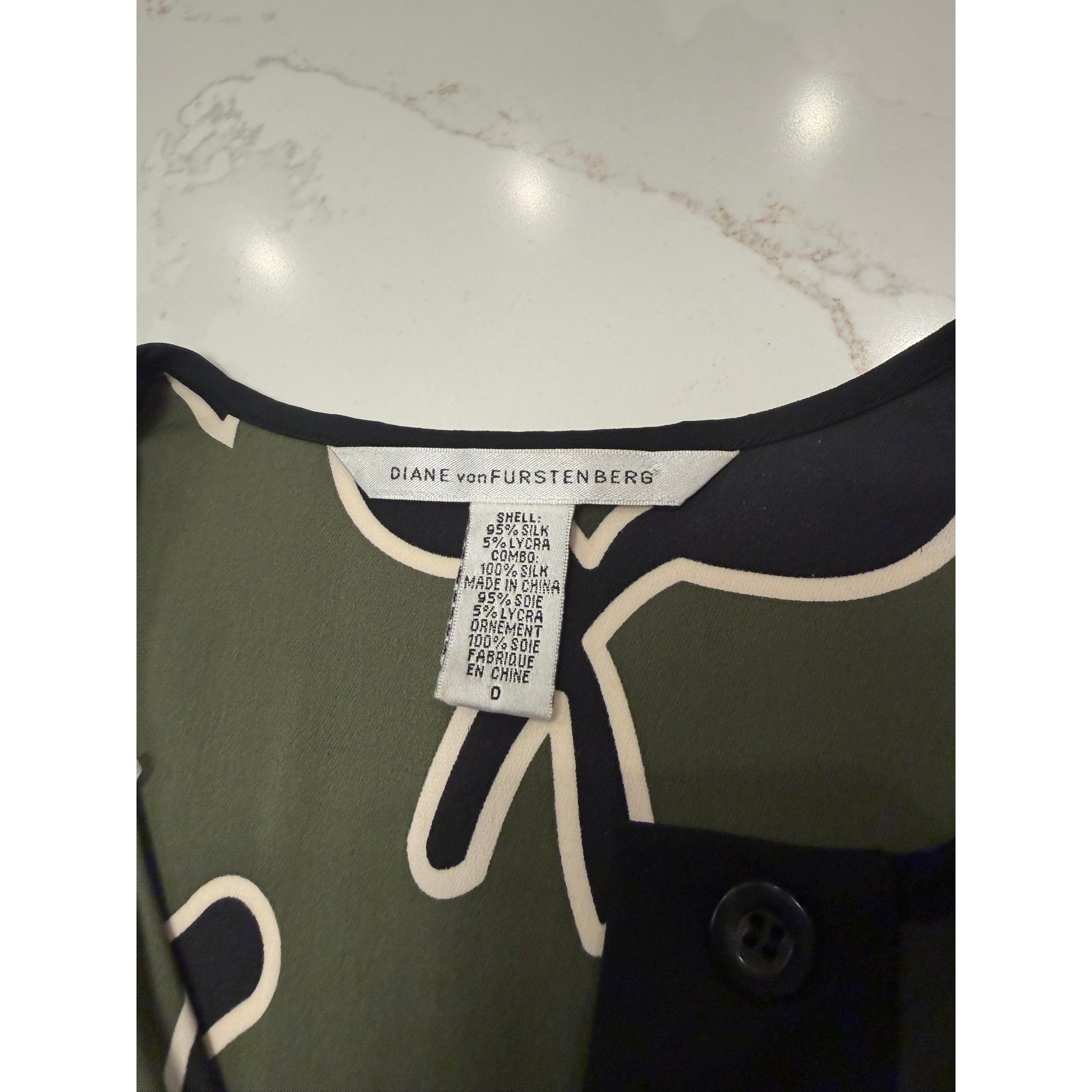 Diane von Furstenberg DVF Silk Blend Olive Green Floral Henley Blouse Size 0