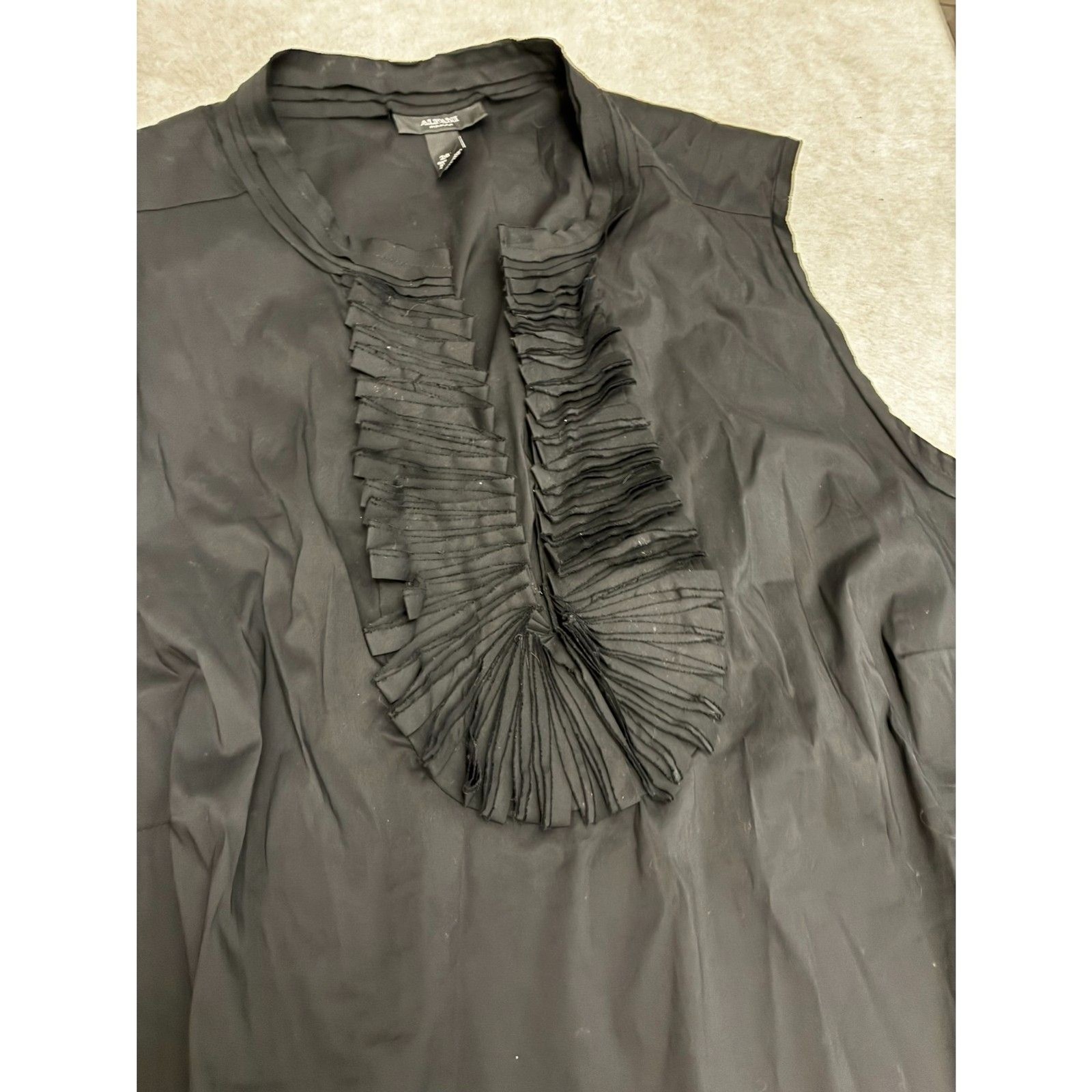 Alfani Women’s Black Sleeveless Pleated Ruffle Neck Split V-Neck Top Size 24