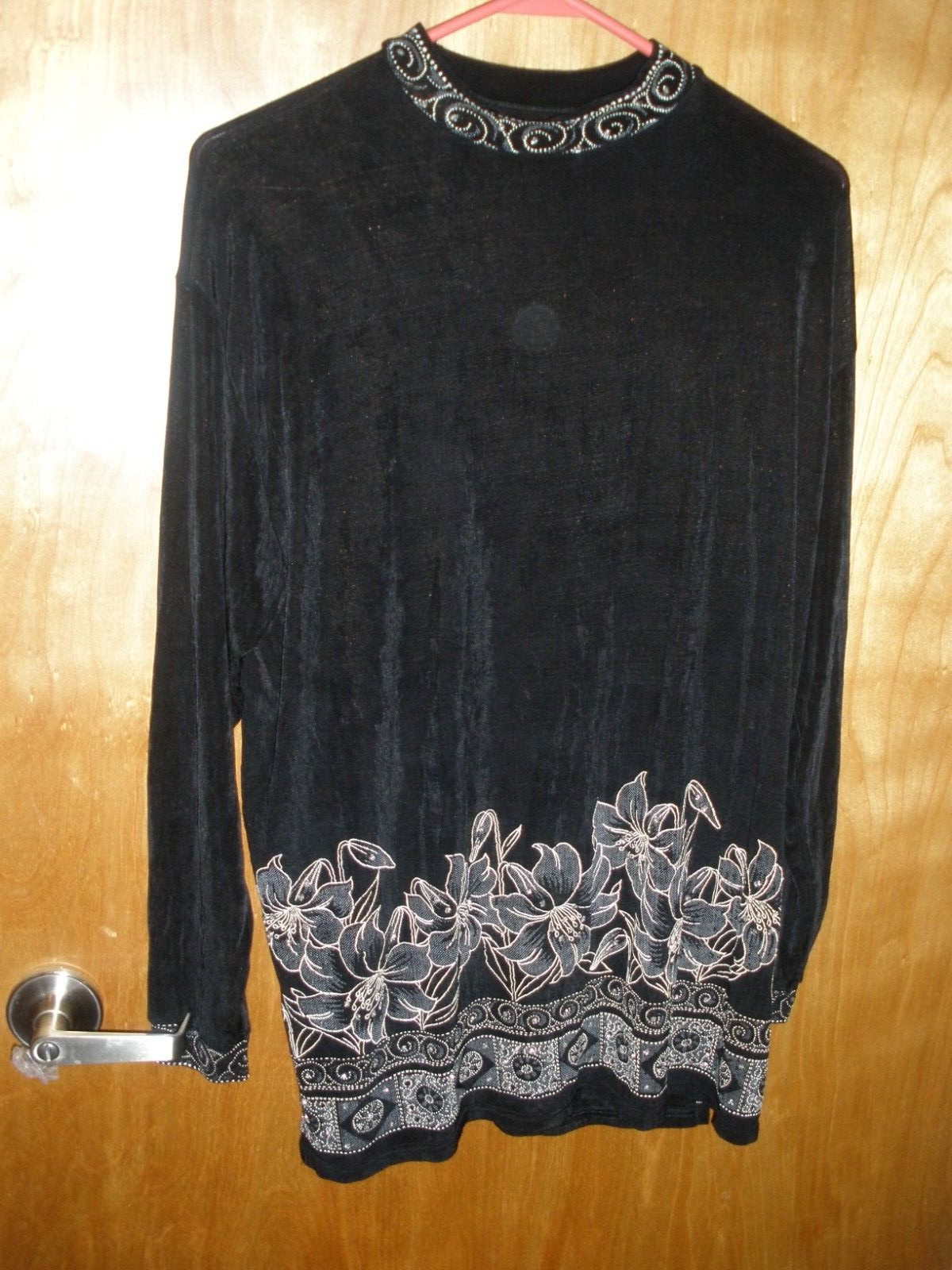 WOMAN’S BLACK REINSTONED DRESSY PULLOVER SHIRT 2XL STITCHING