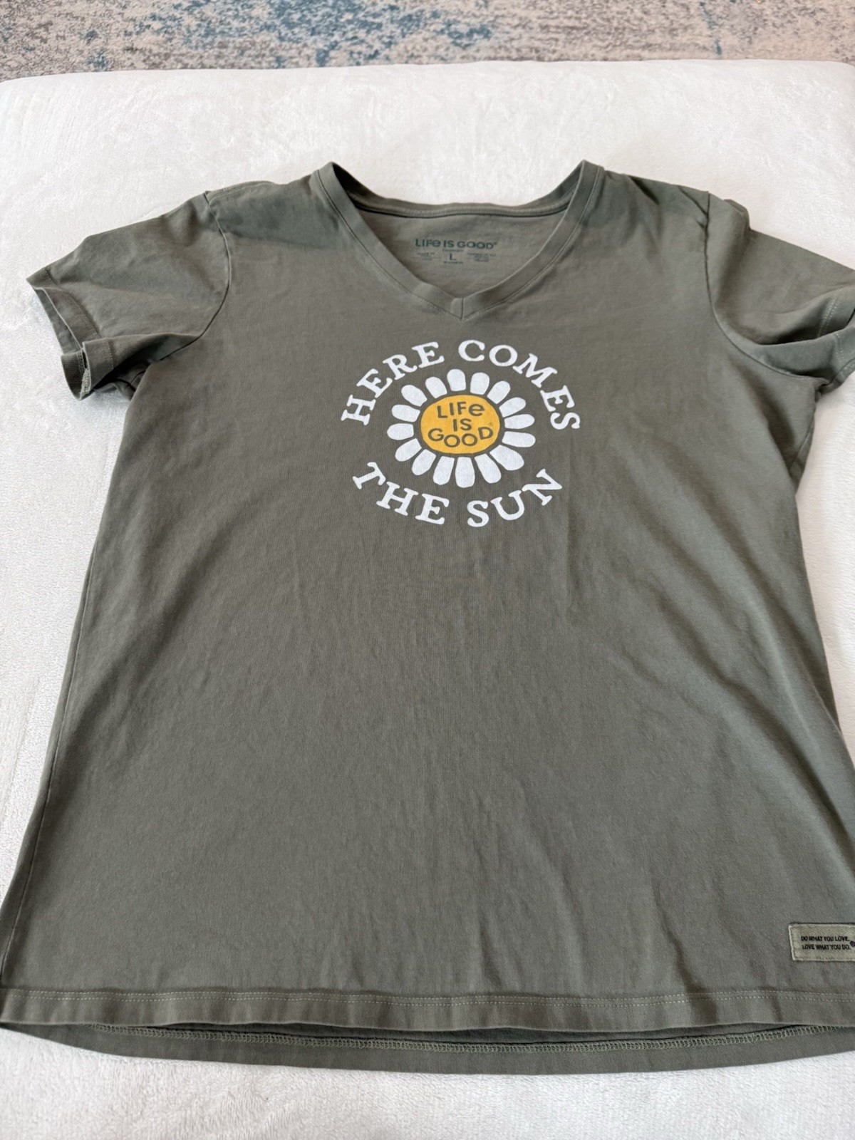 Life is Good Women’s “Here Comes the Sun” crusher tee Olive Large E03