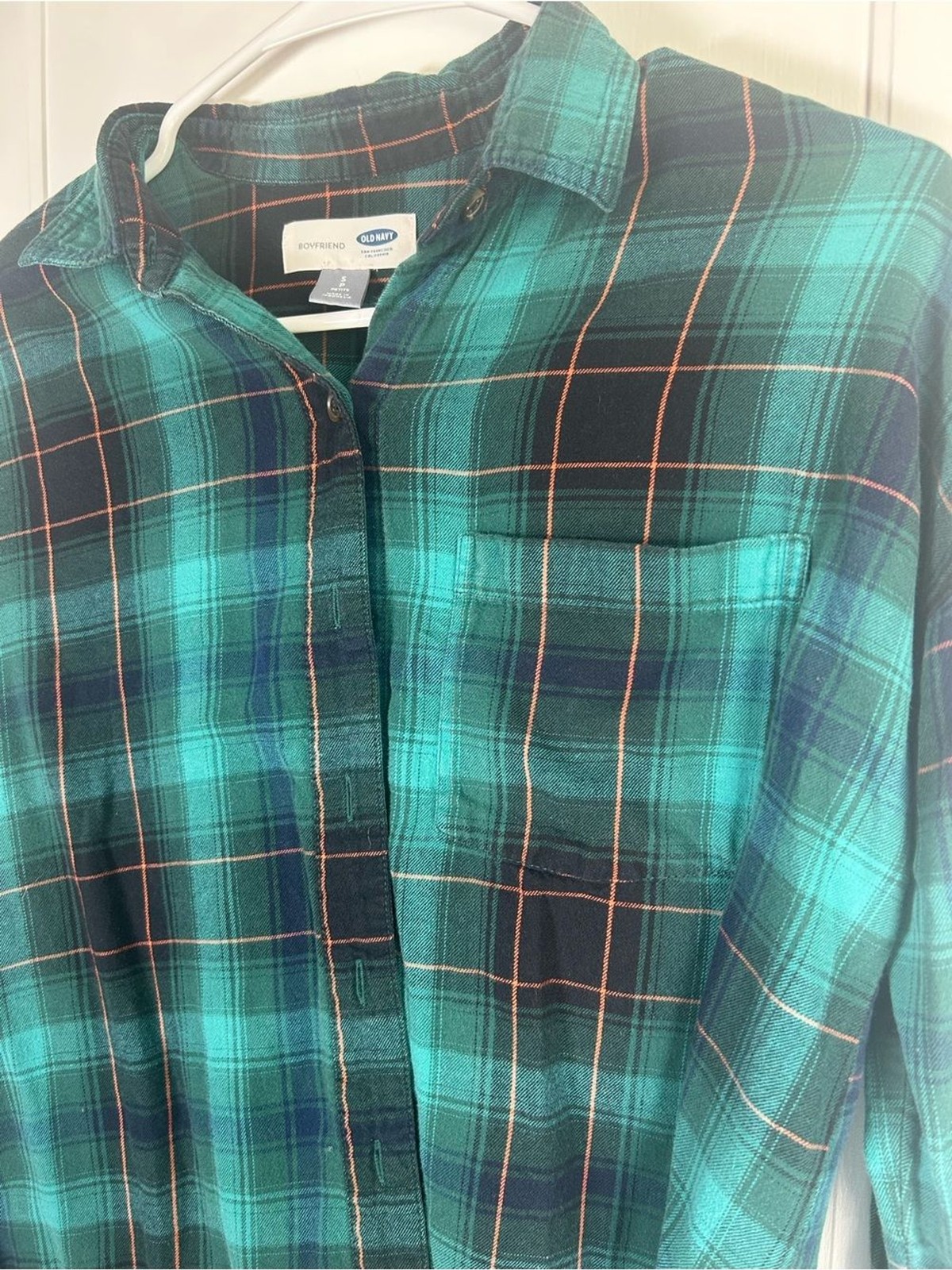 Green & Black Plaid Button-Up Shirt