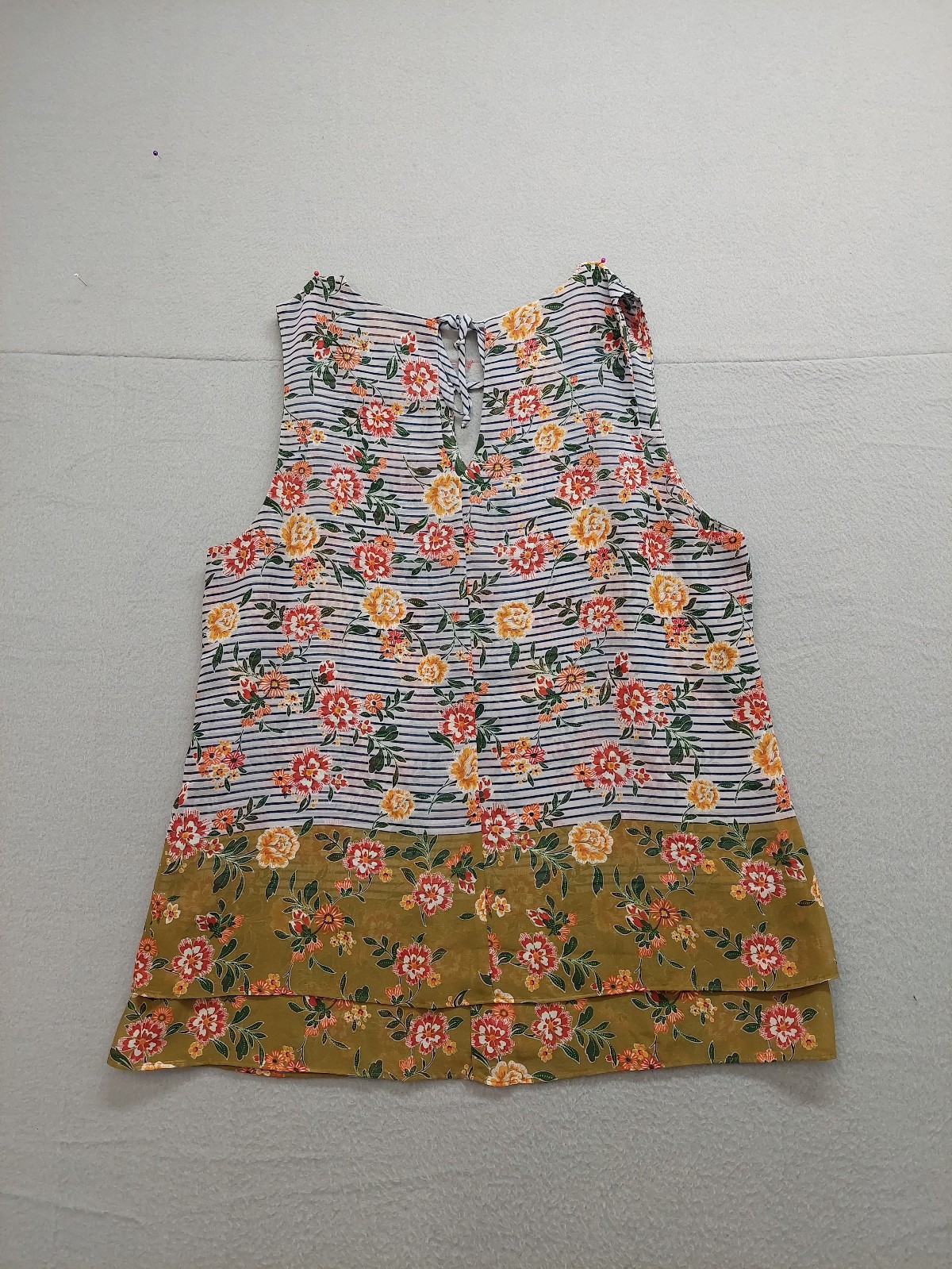 Cabi Women Blouse Top M Multicolor Floral Sleeveless Keyhole Neck Lined Casual