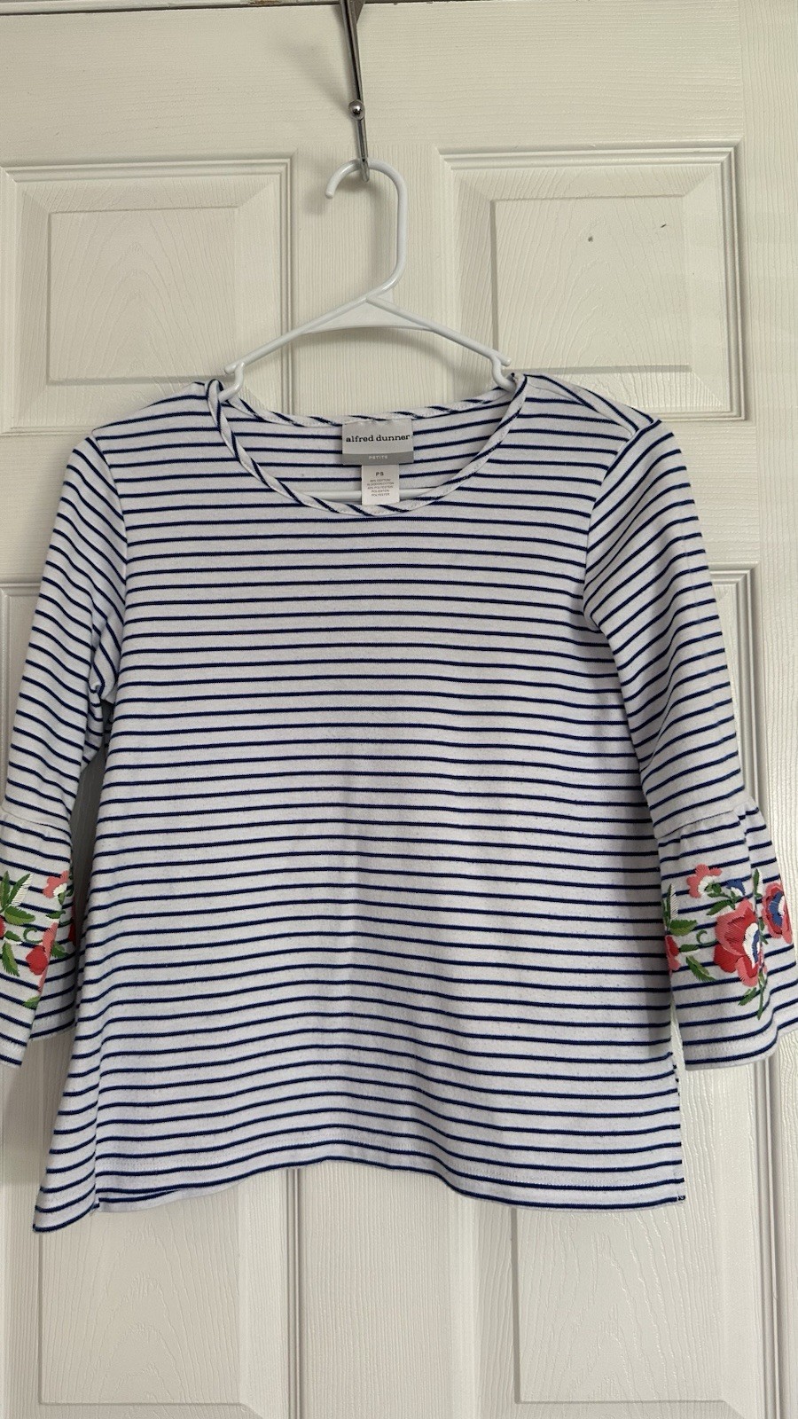 WOMANS SIZE P/SMALL”ALFRED DUNNER”WHITE/BLUE/PINK/GREEN BELL CUFFS TUNIC