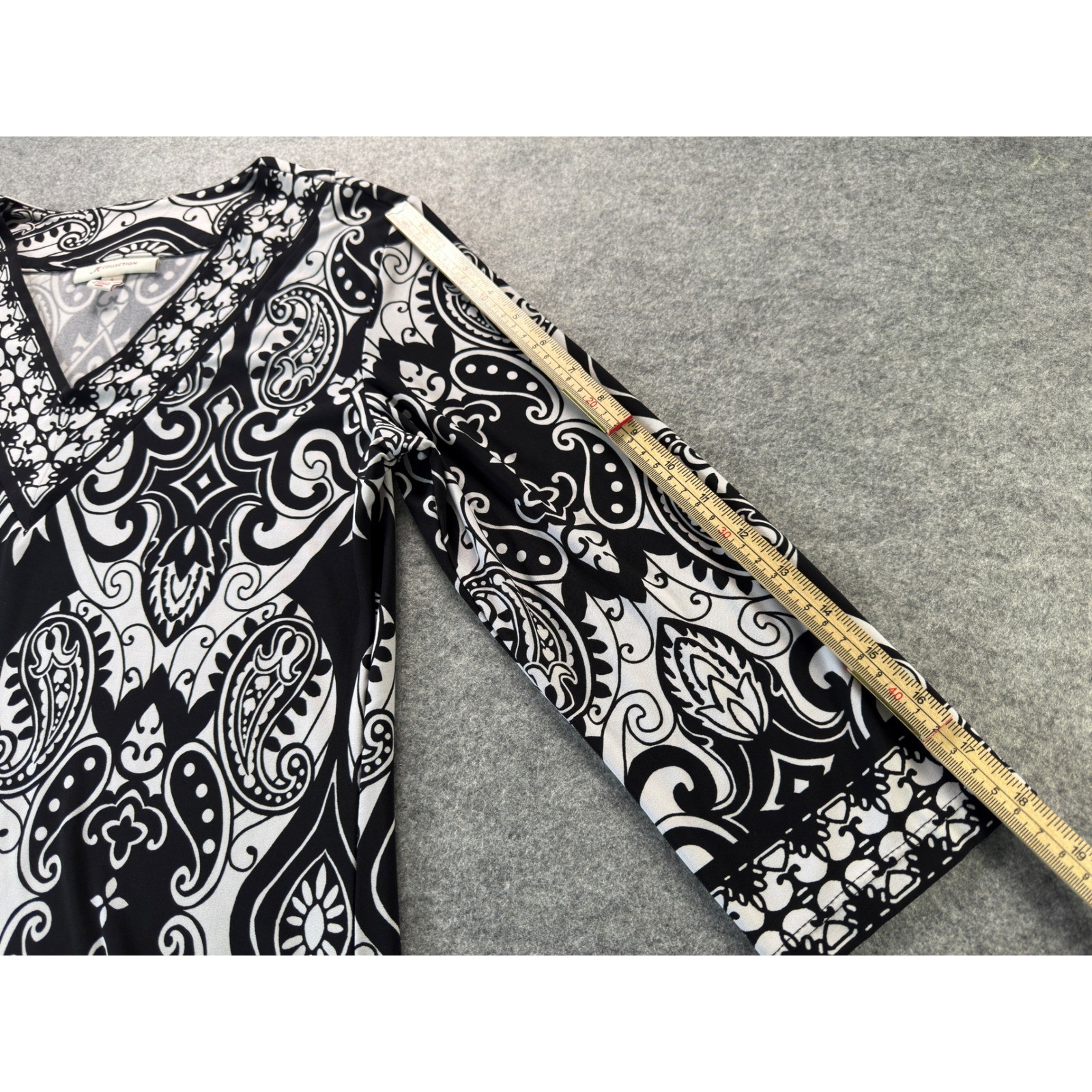 JM Collection Tunic Top Women Size S Black White Paisley V-Neck 3/4 Sleeve Boho