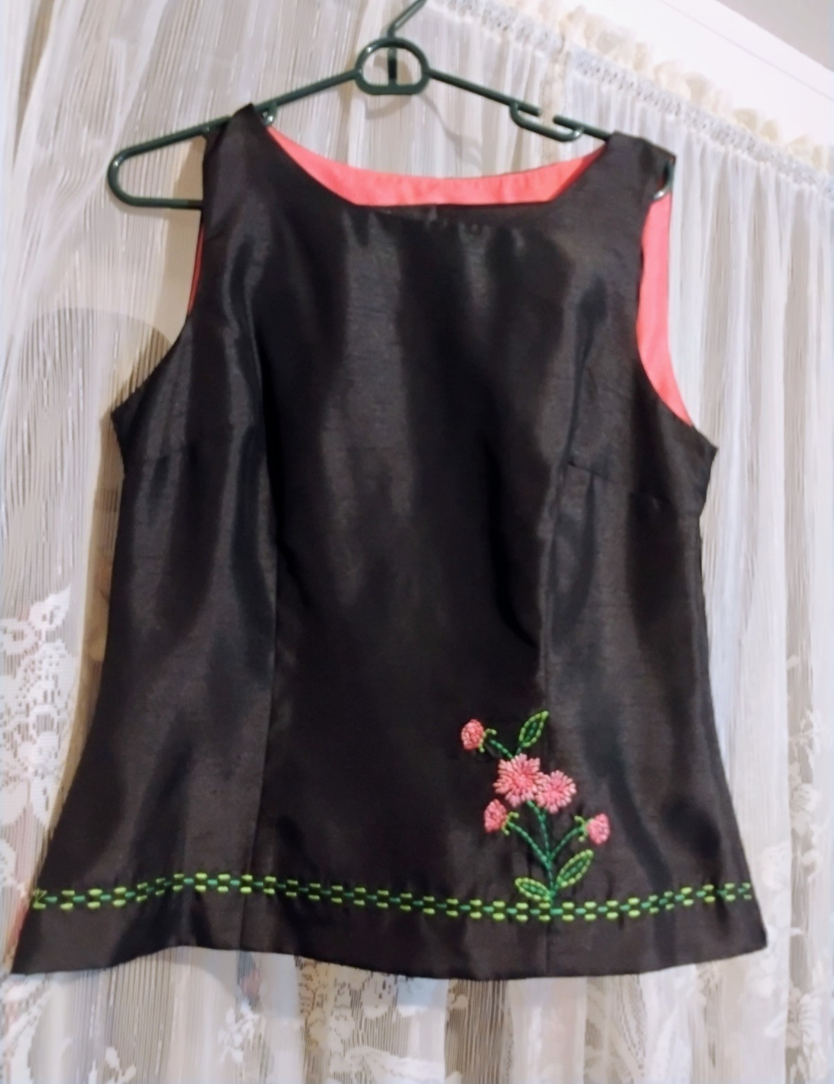 Sag Harbor Women’s Size 10 Black Sleeveless Floral Embroidered Tank