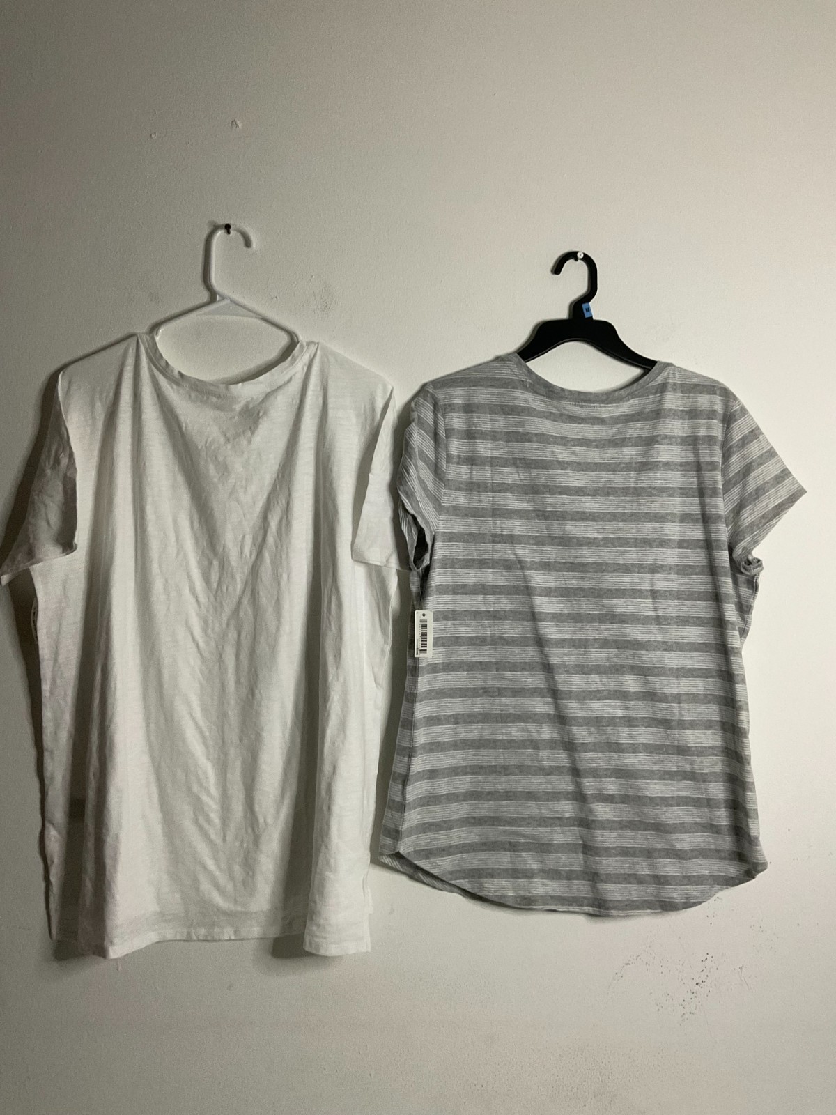 Lot of 2 Daily Ritual Women’s T-Shirt Top Short Sleeve White & Gray Stripe XL