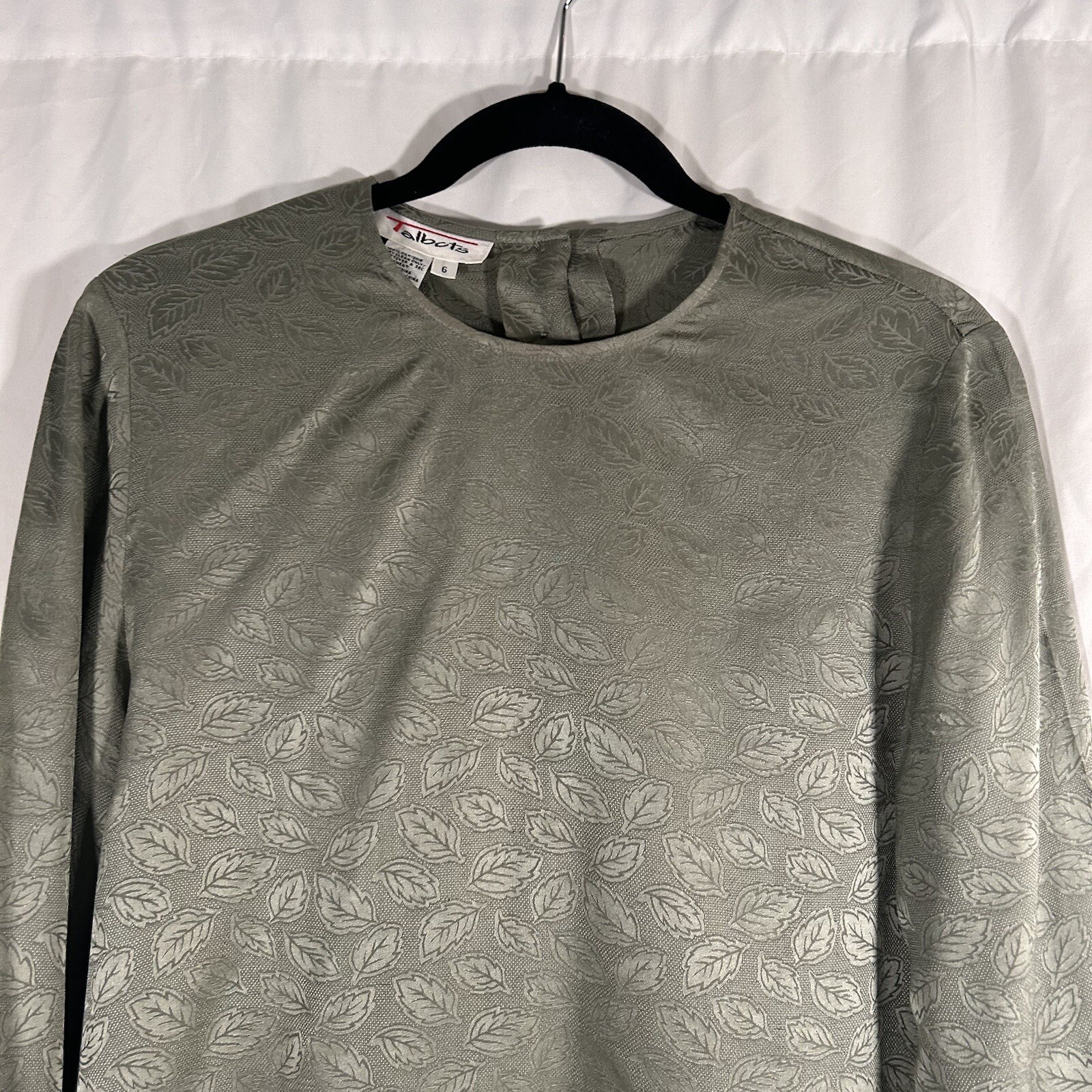 Talbots Silk Shirt Women’s 6 Solid Green Floral Long Sleeve Round Neck Dry Clean