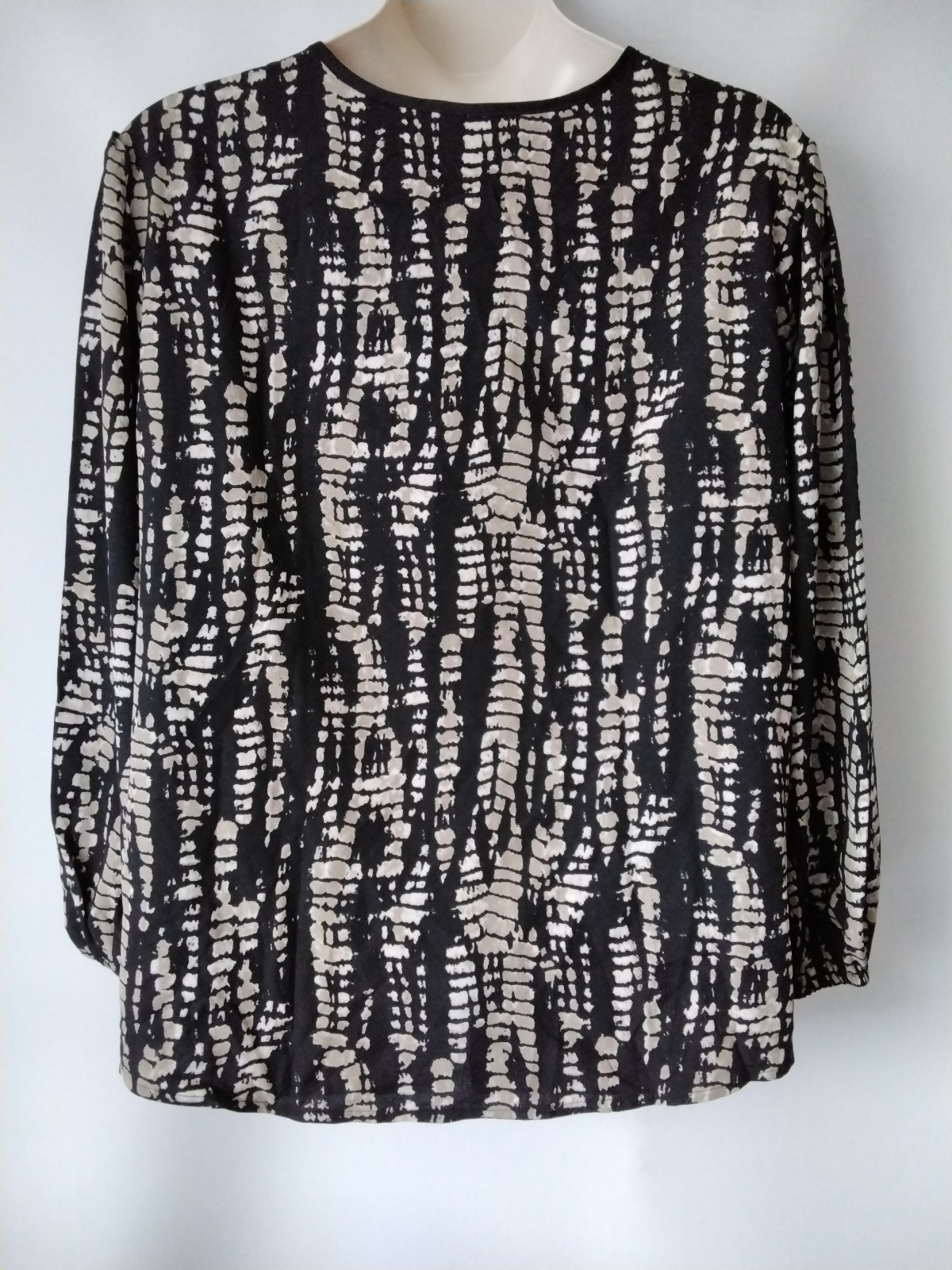 NEW PLUS SIZE 26 BLACK ANIMAL PRINT LONG SLEEVE V NECK TOP BLOUSE NO STRETCH