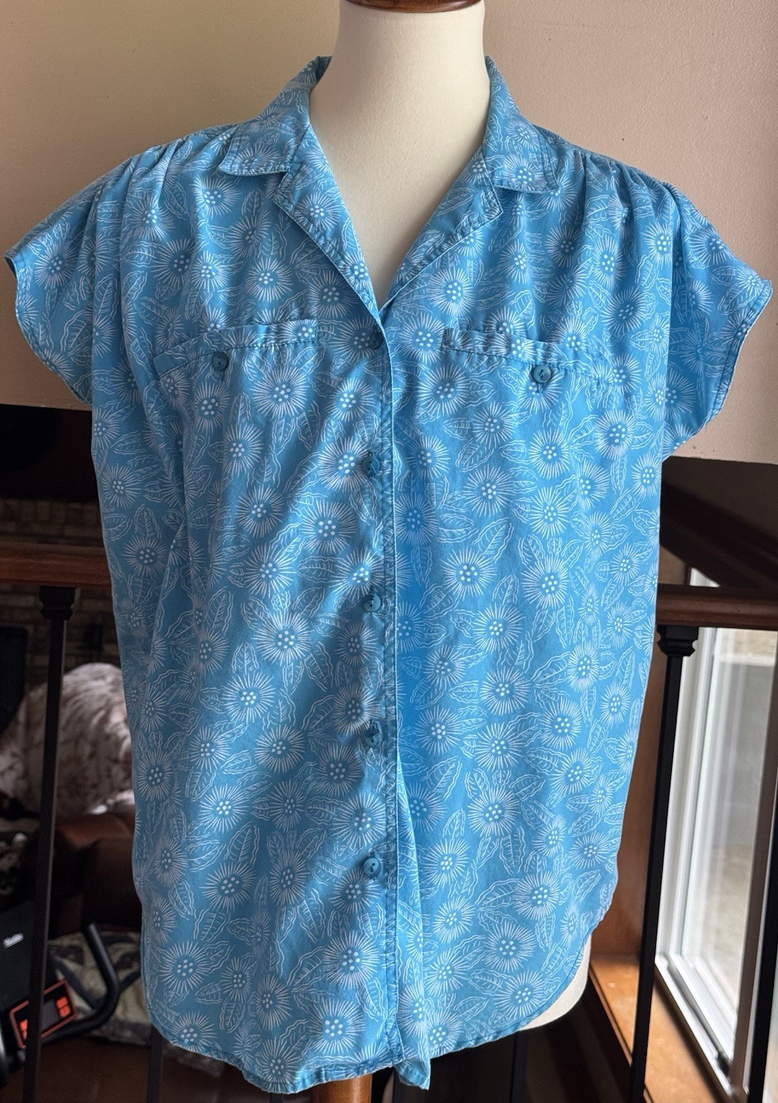 Picture Perfection Vintage Women’s Button Down Floral Top Cap Sleeve Blue Size M