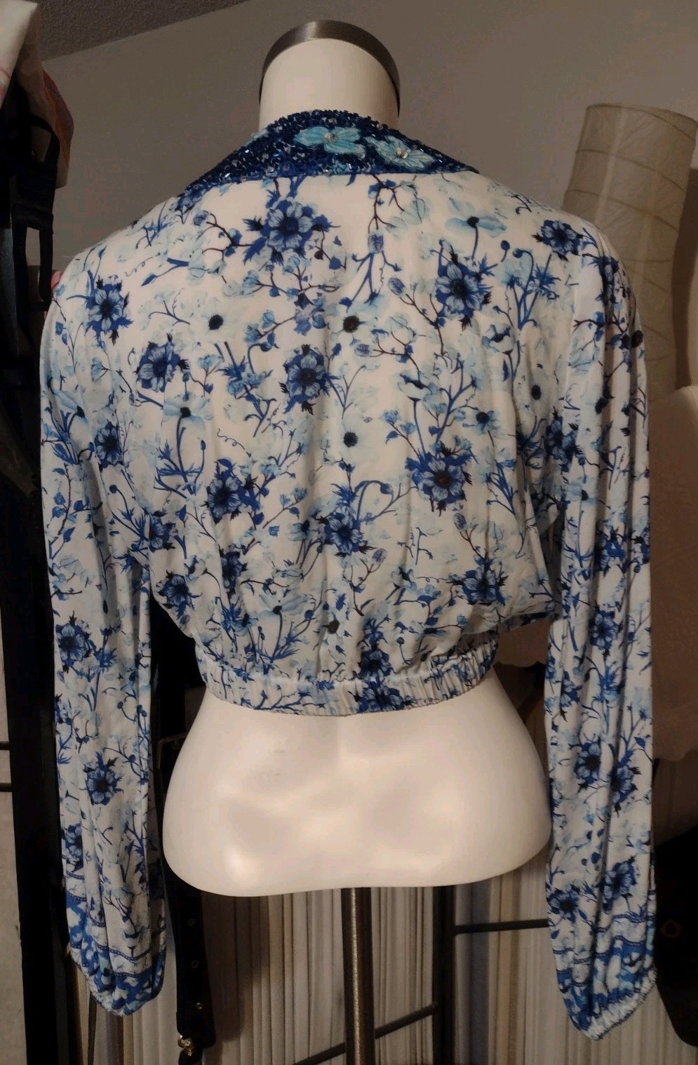 TAJ by Sabrina Crippa Size Small Nasrine Top LS Floral Cropped