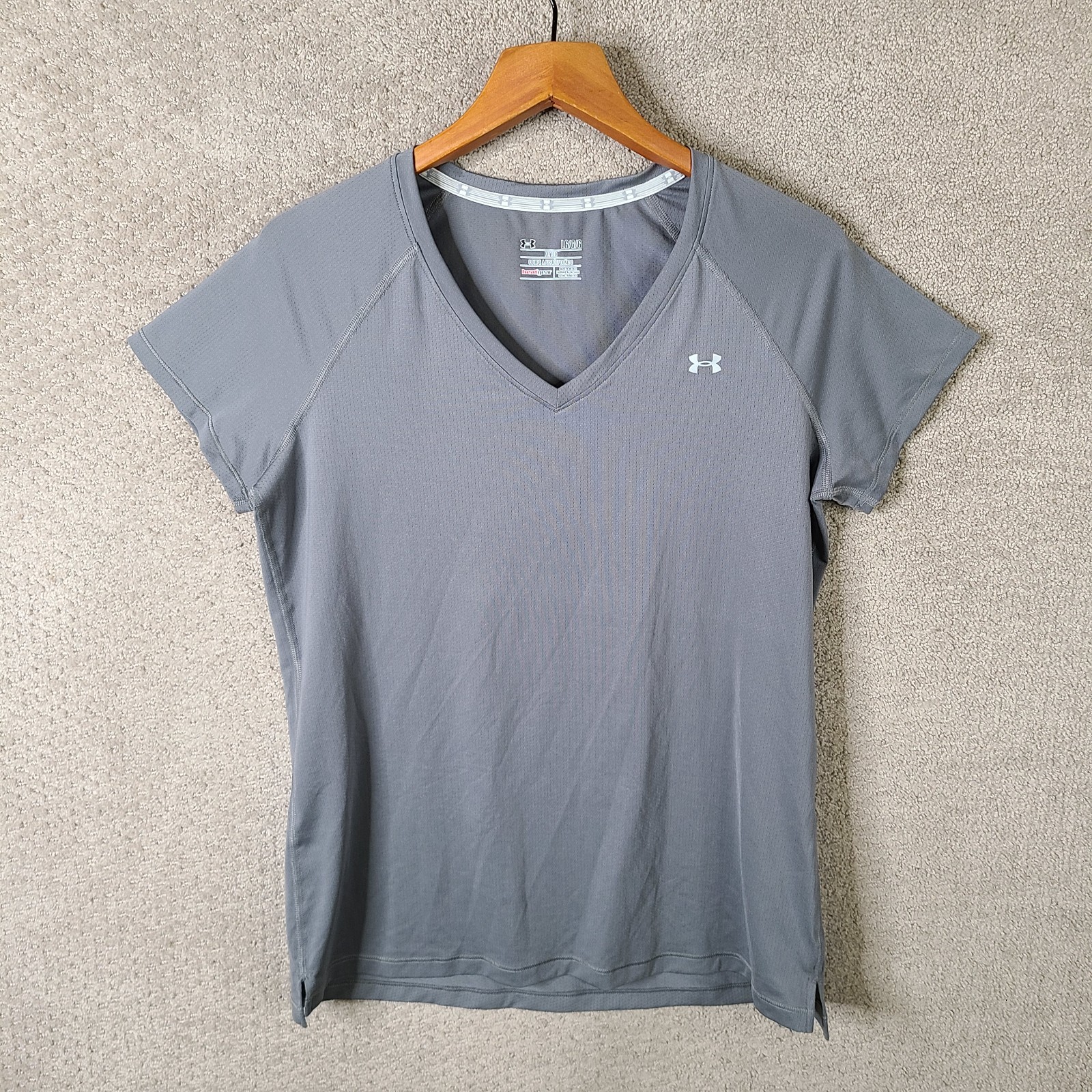 Under Armour Shirt Womens L Gray V Neck Fitted Heatgear Perforated Athletic Top