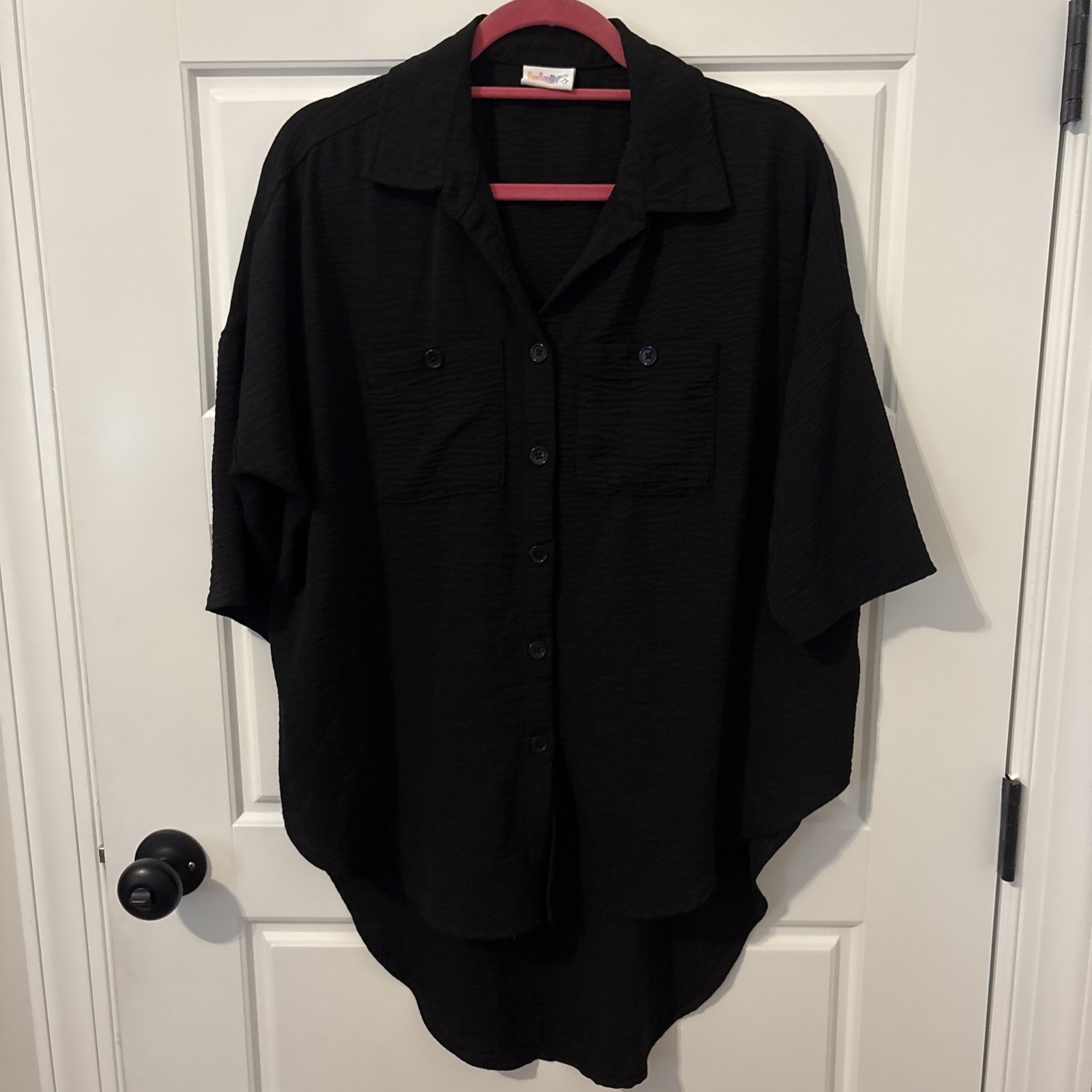 Lularoe Goldie Button Up Tunic Retail $48 – Medium – Item 3073