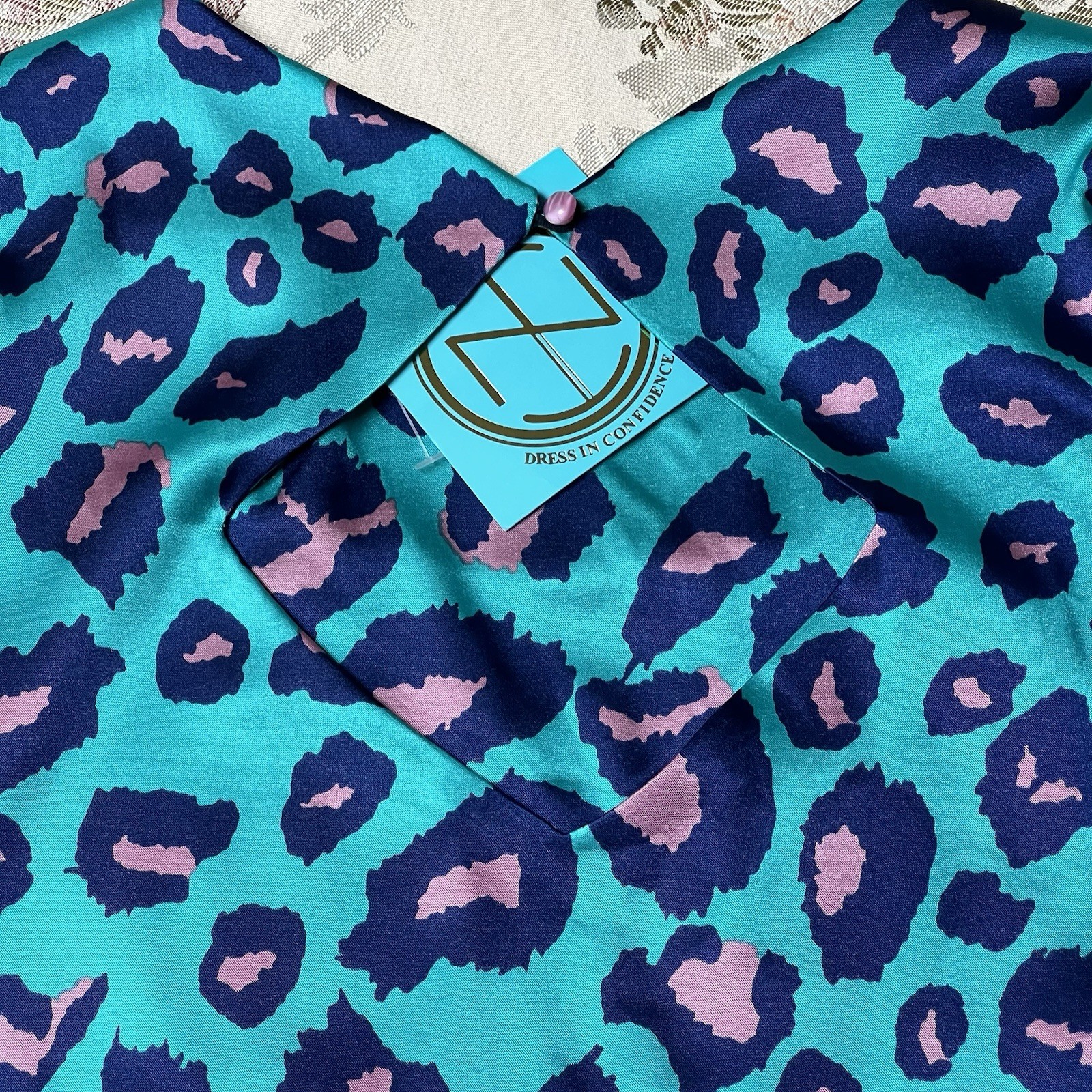 Tracy Negoshian Women’s Teal Long Sleeve Leopard Satin Blouse Size XSmall