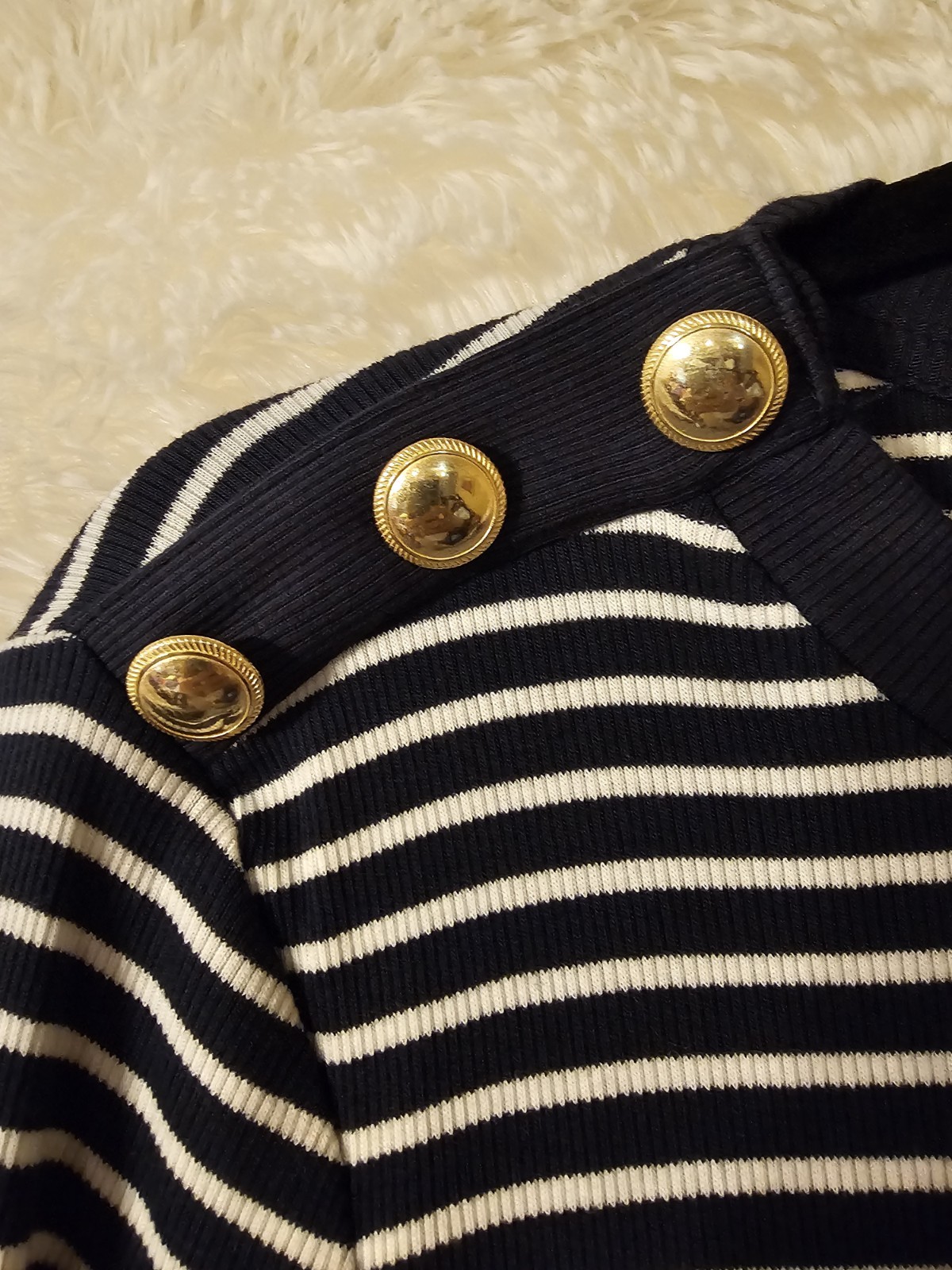 On 34th Macy’s Women’s Size XLarge Top Navy Blue White Striped Gold Button…