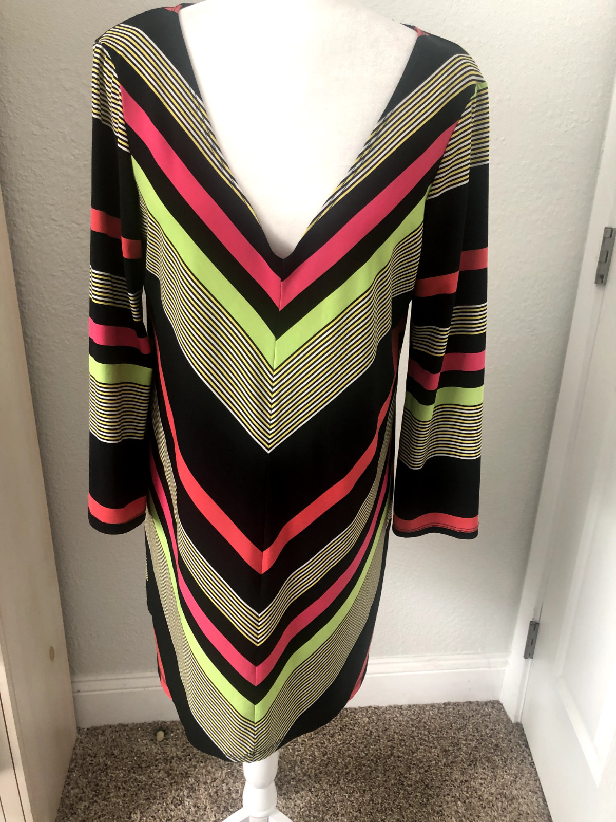 SUNNY TAYLOR USA Sz L Black Pink Lime Striped Knit TOP Blouse LONG TUNIC V NECK