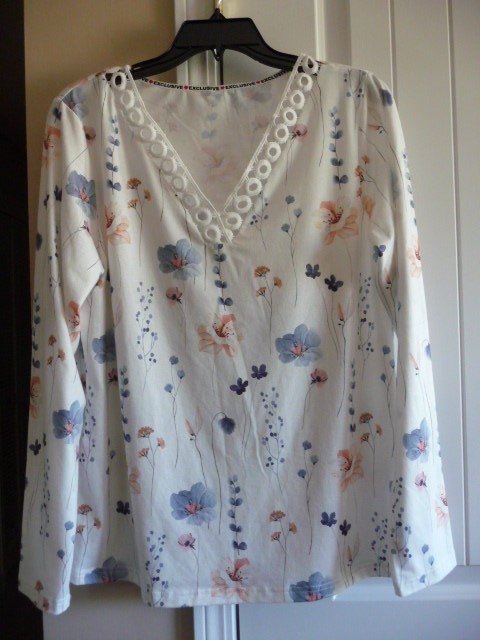 White Multicolor Crochet V-Neck Long Sleeve Lightweight Flower Top, Size M