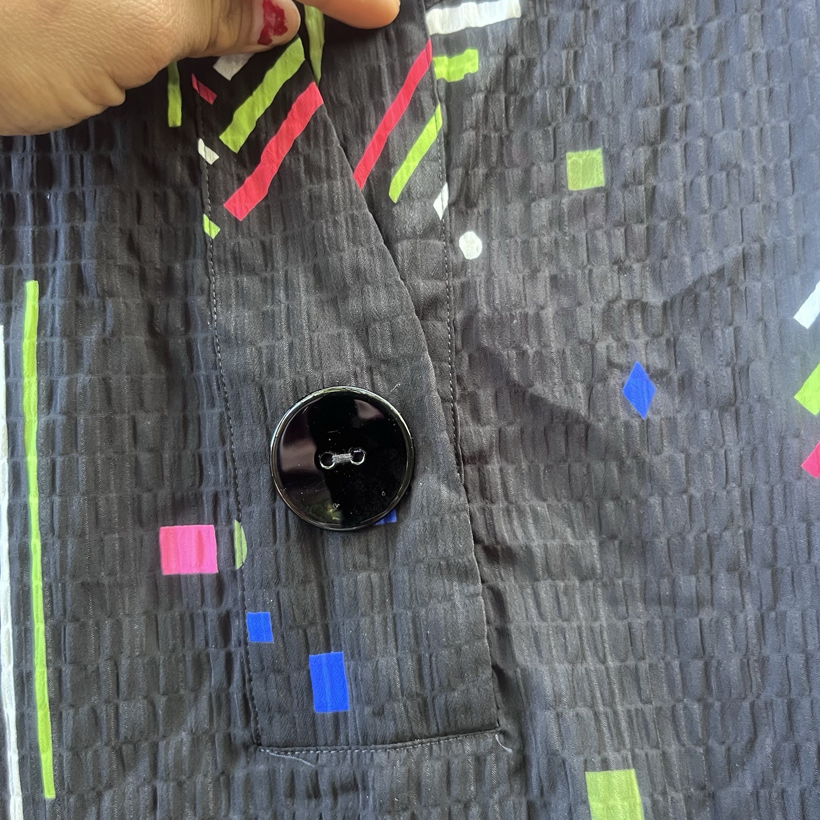 Ali Miles Black Red Green Geometric Popover Crinkle Blouse Top Button Detail 1X