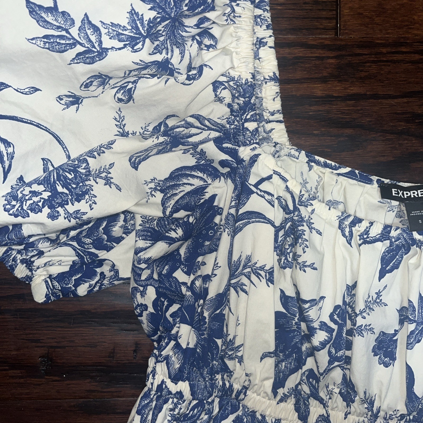 Express Top Puff Sleeve Blue Print On White Sz S