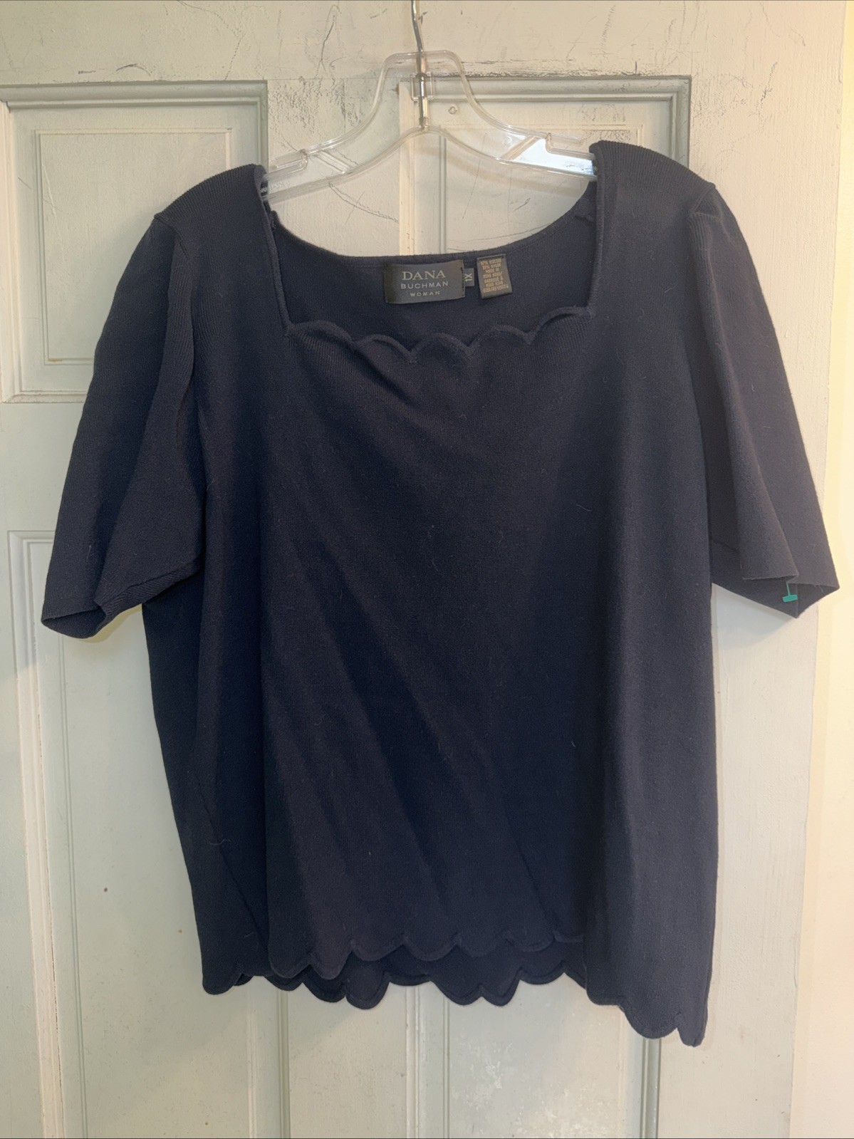 Dana Buchman Top Scalloped Slightly Cropped Short Sleeve Thick Material Size 1X