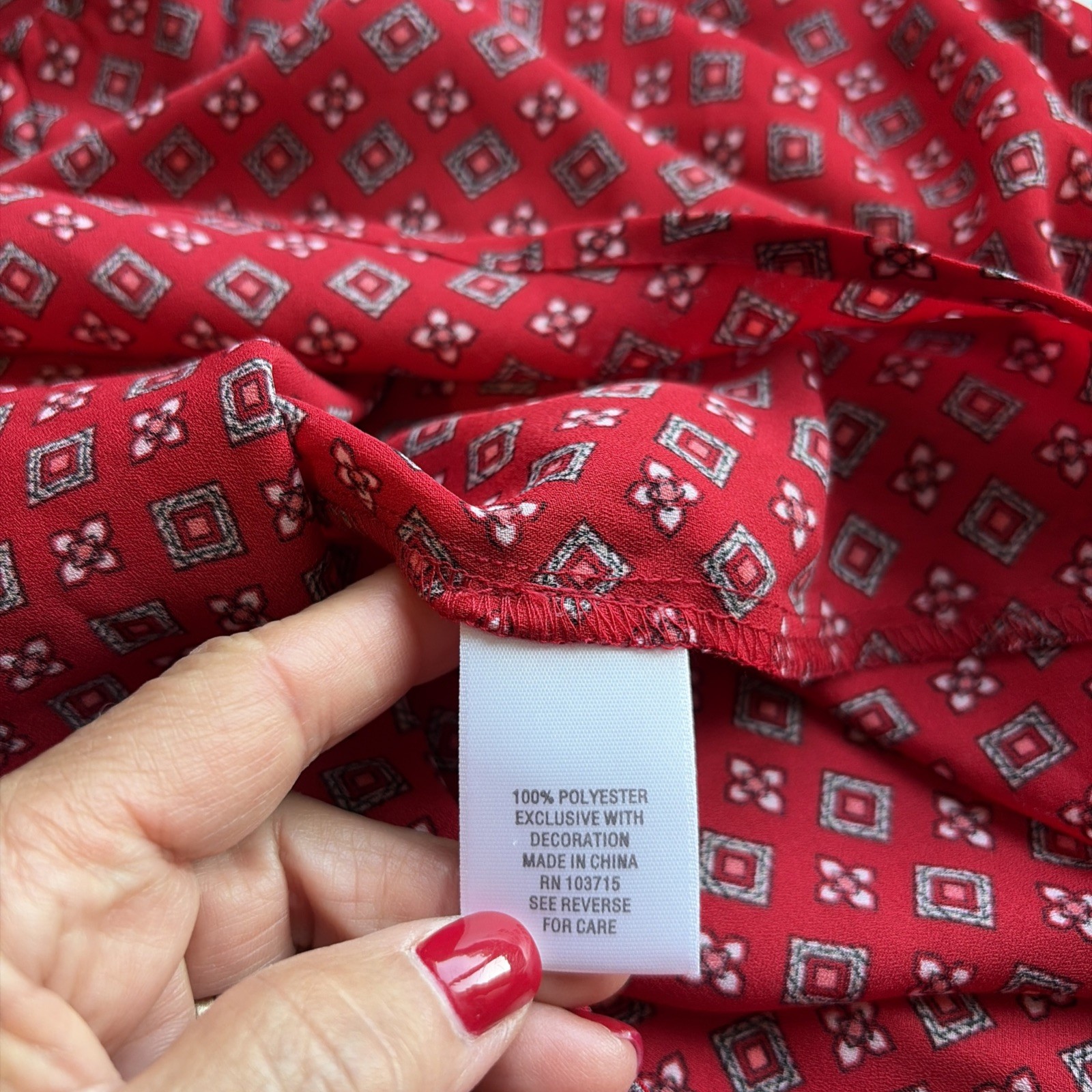 Roz & Ali Women’s Button Front Top Size 2X Red Geometric Sleeveless Lightweight