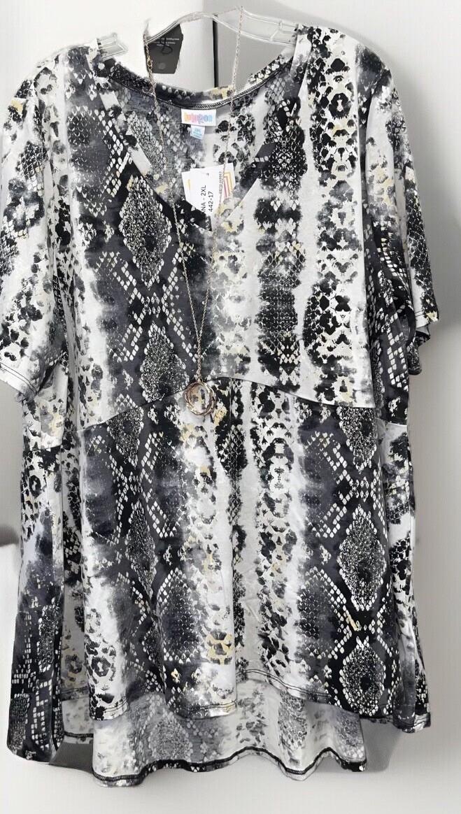 NWT LuLaRoe 2XL Black Gray White Yellow Snakeskin Jana Empire Waist Swing Top