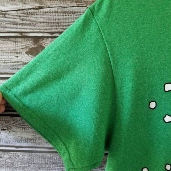 Peanuts Snoopy & Woodstock Unisex Short-Sleeved Tee Green Chillin Holiday