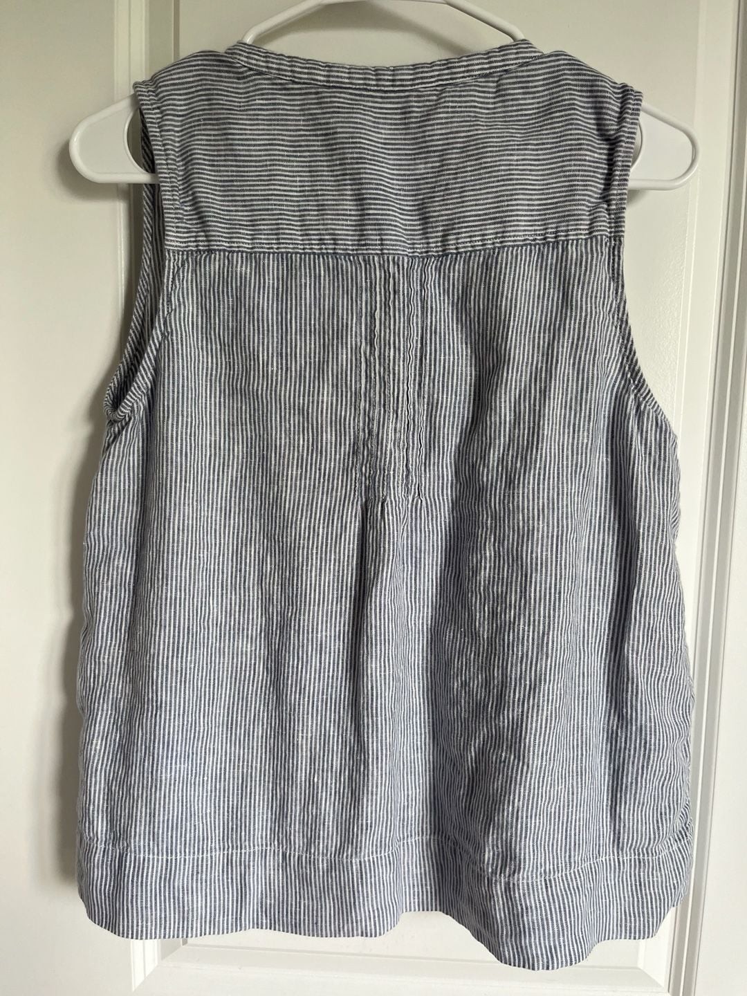 Faherty Women’s Sleeveless Blue and White Pinstripe Button-Front Top