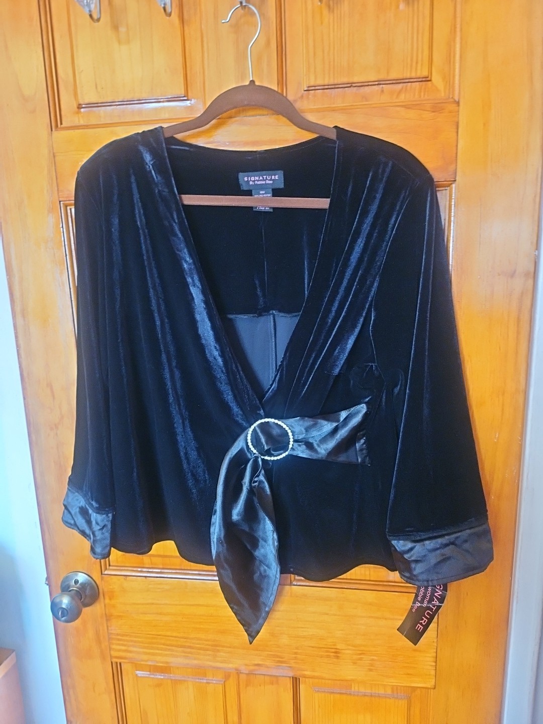 Robbie Bee Women’s Black Velour Embellished Evening Top Size 18W NWT