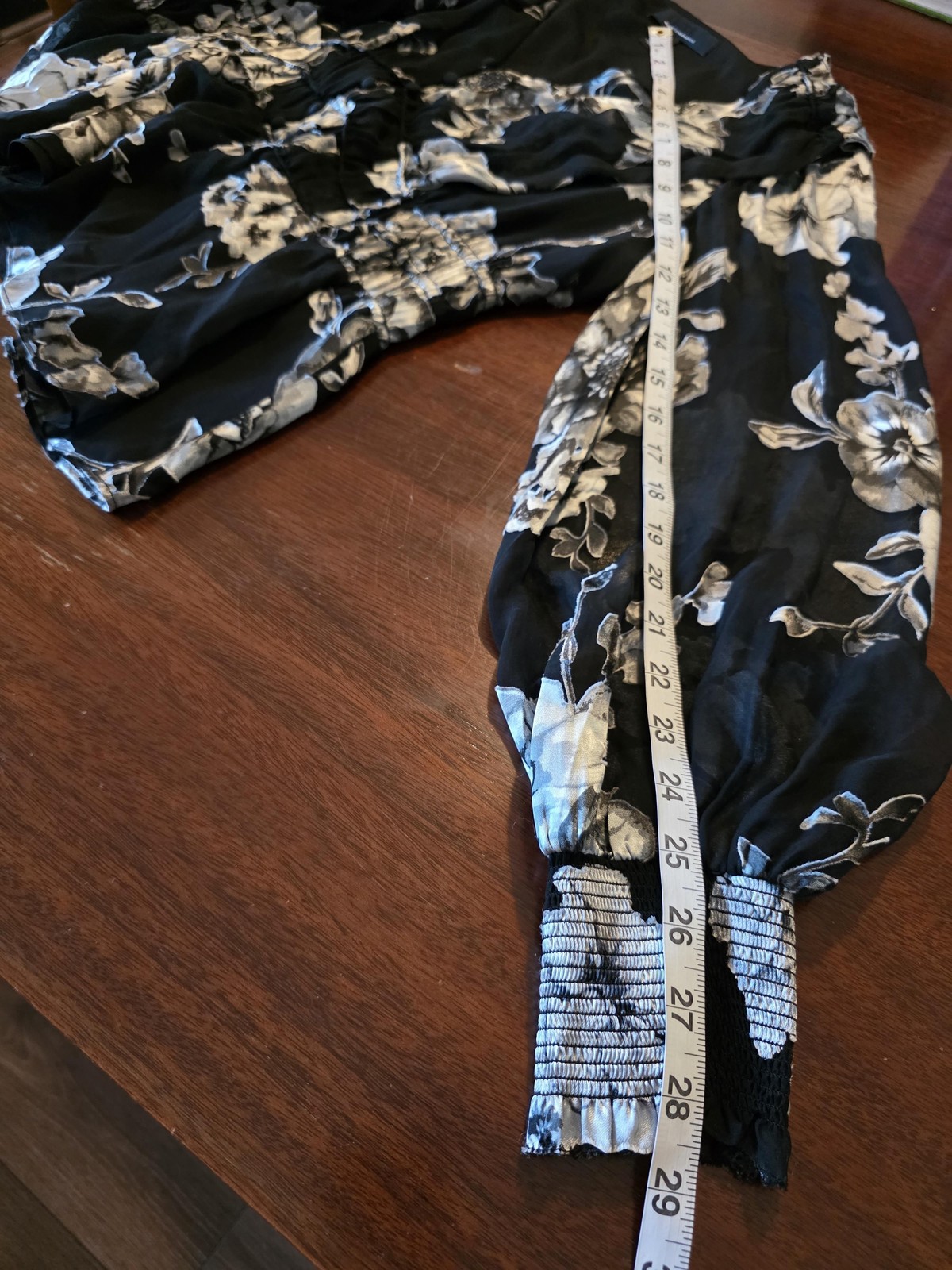 White House Black Market Top Womens Med Black Floral V-Neck Silk Blend Babydoll