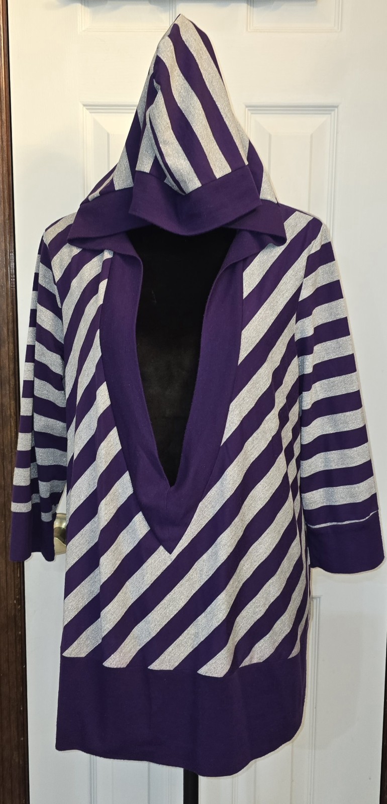 ​Venezia Lane Bryant Size 14/16 Purple Silver Metallic Striped Hooded Top V-Neck