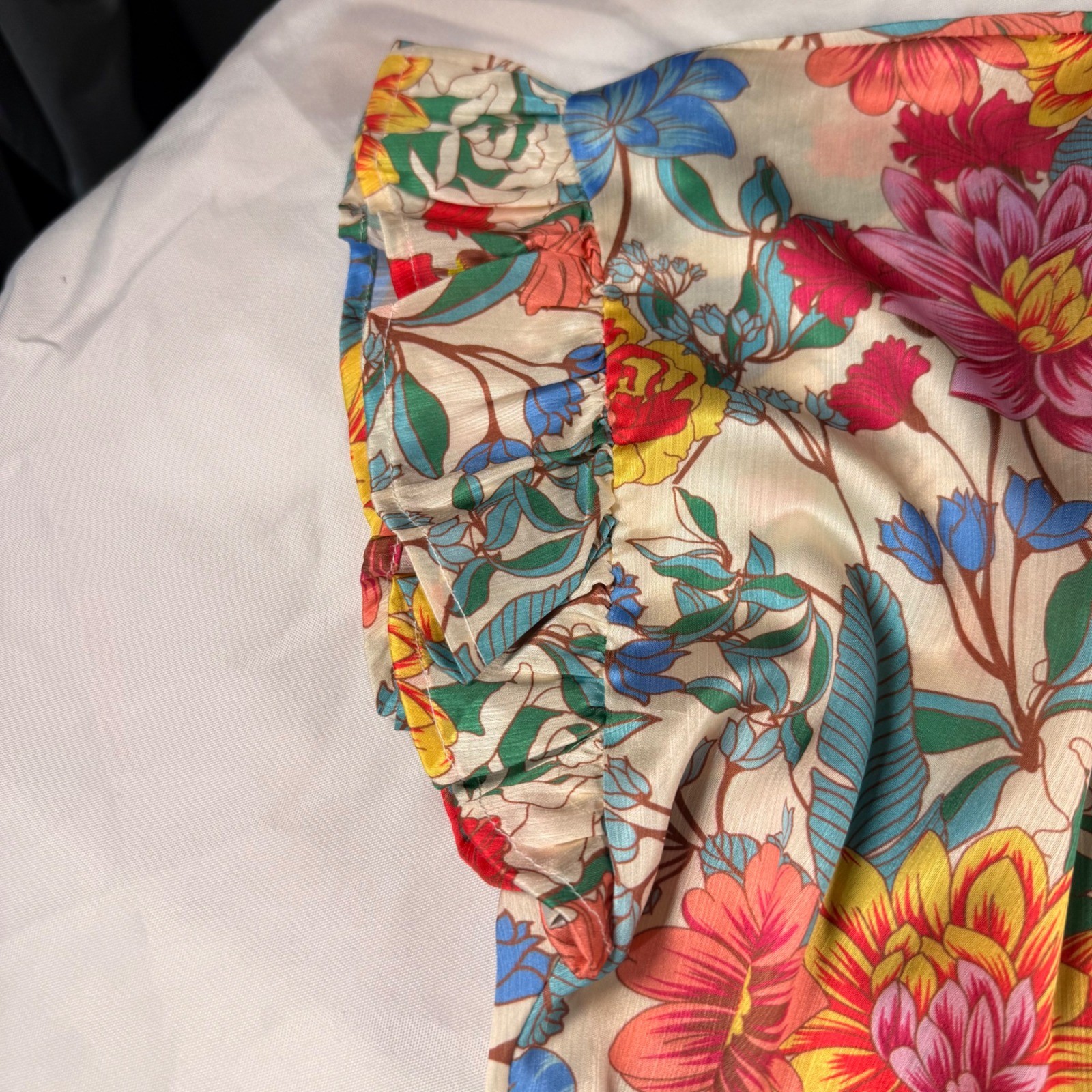 Umgee Women Floral V-Neck Flutter Sleeve Ruffle Hem Satin Blouse Multicolor S
