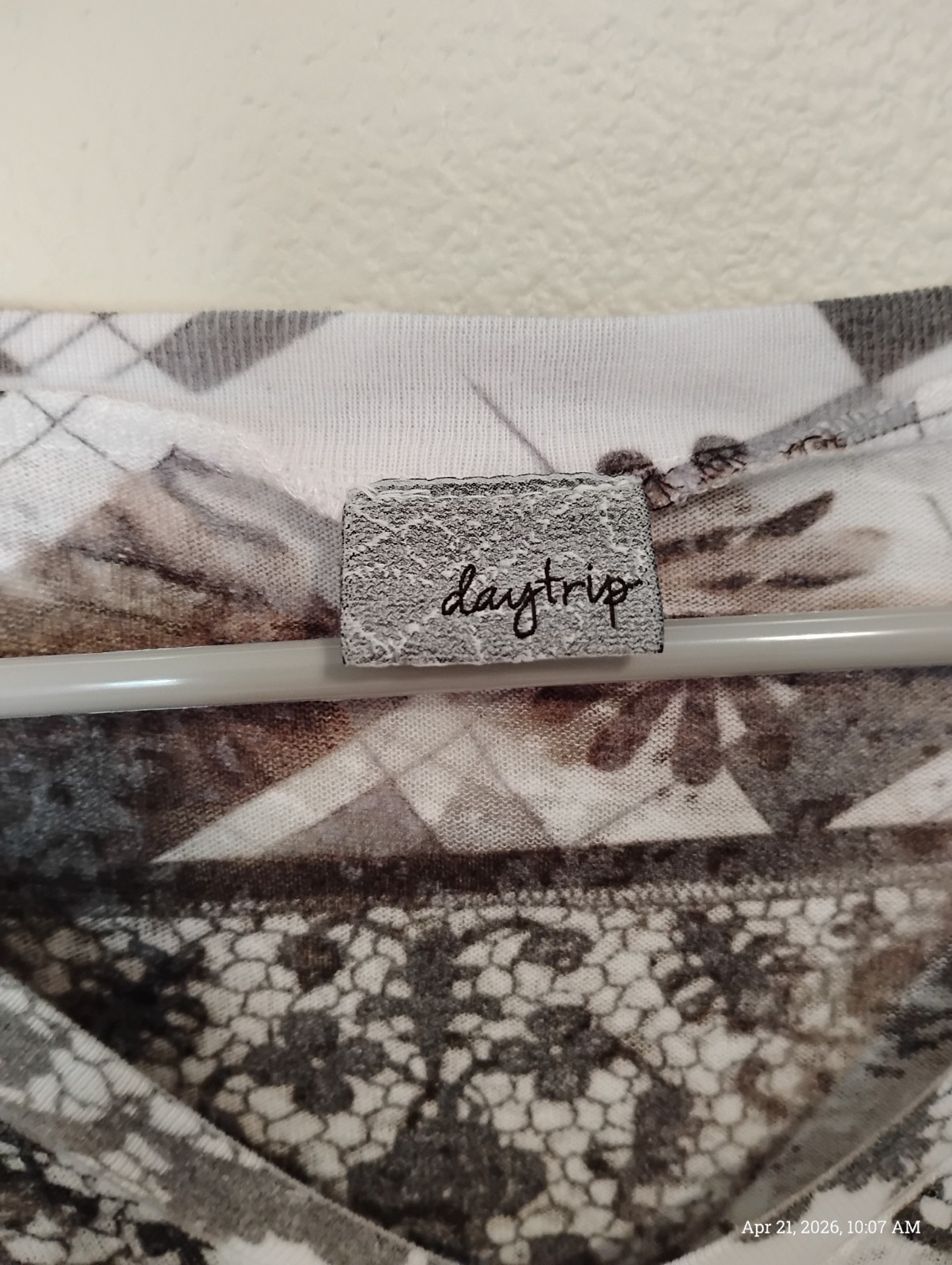 Daytrip Women’s Medium Floral Lace Print Tunic Blouse Short Sleeve
