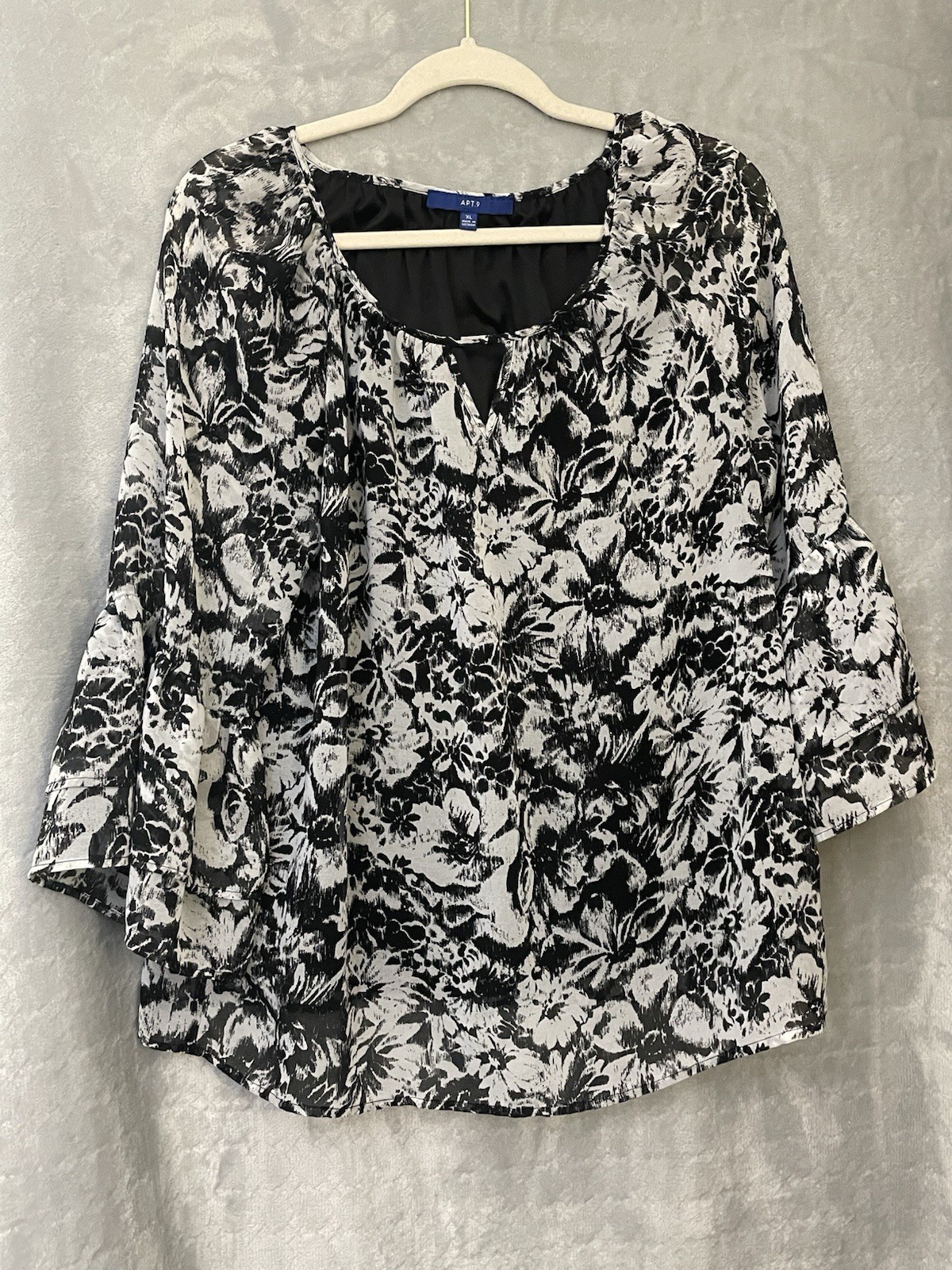 APT. 9 Blouse XL Black White Floral Bell Sleeve Keyhole Neck Lined Top