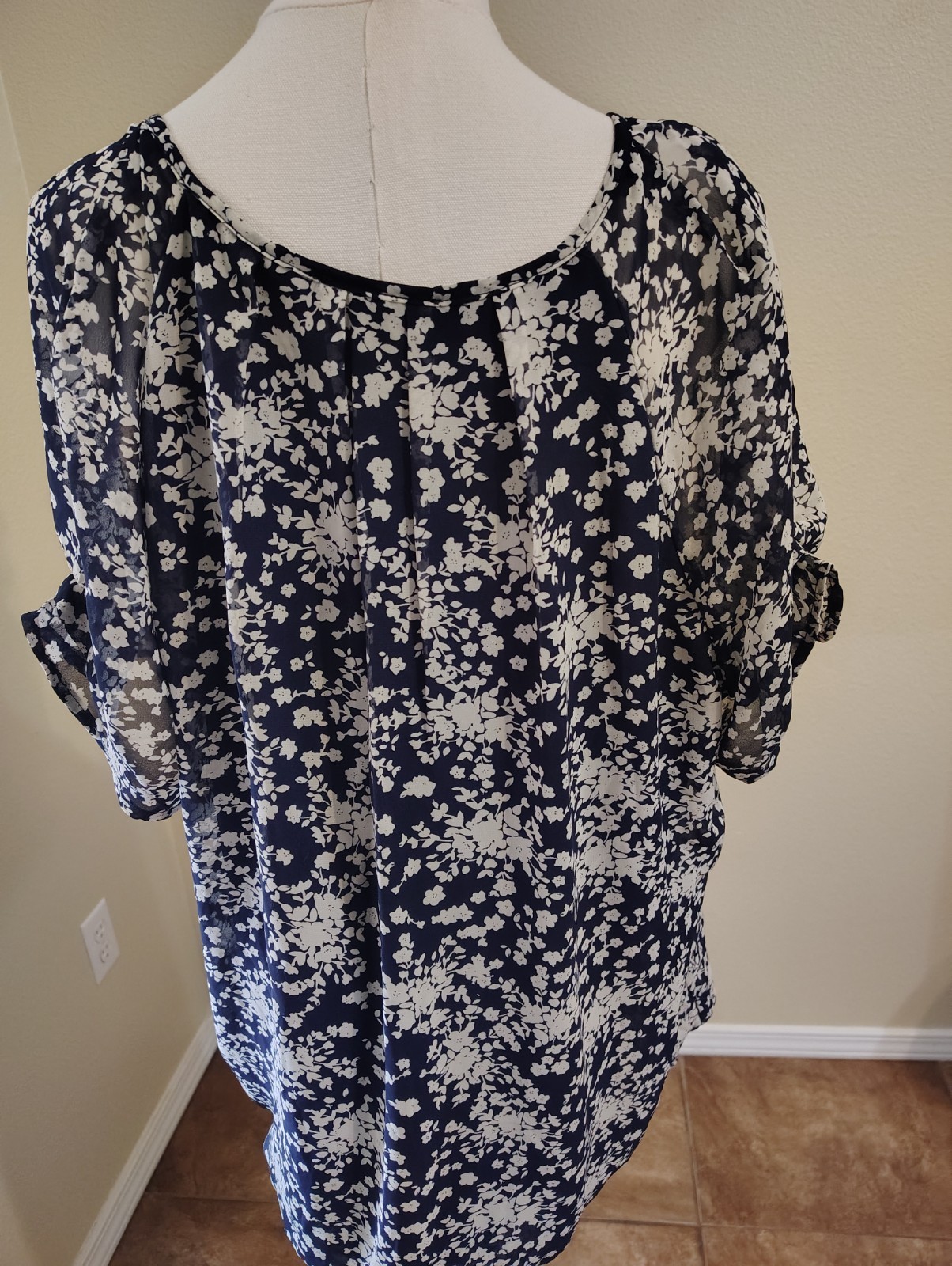 roz ali Women’s Blouses Floral Blue Navy White Size 2x