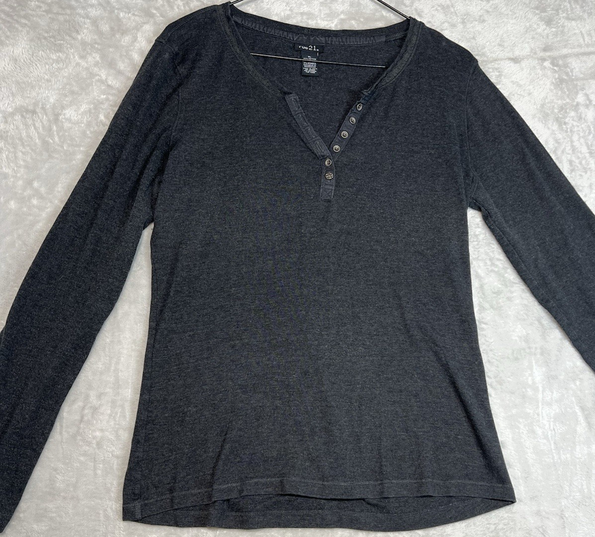 rue21 Shirt Top Womens Size XL Gray Polyester Long Sleeve Lace Neck Buttons
