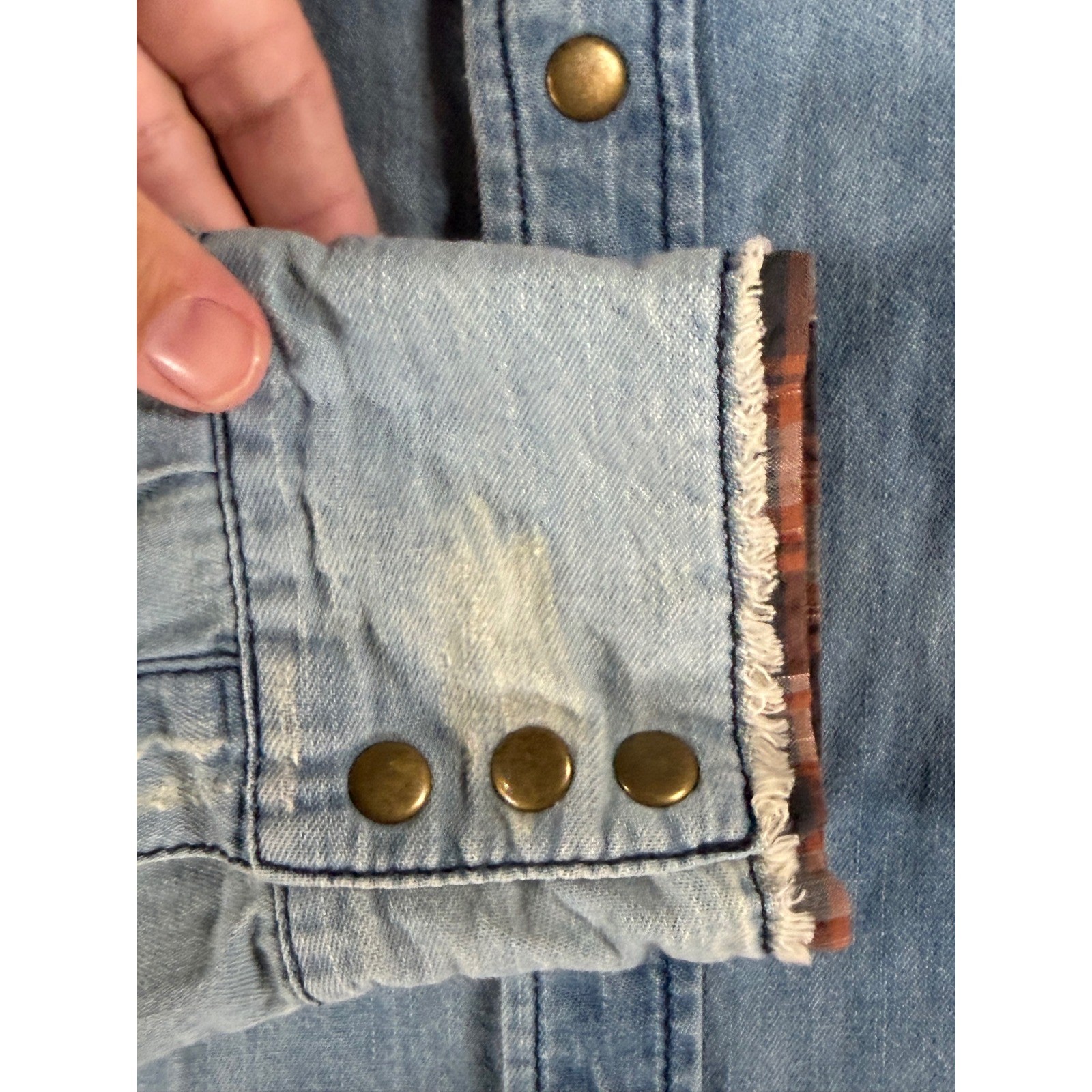 Free People Womens Light Wash Denim Western Snap Button Down Shirt Frayed Hem L