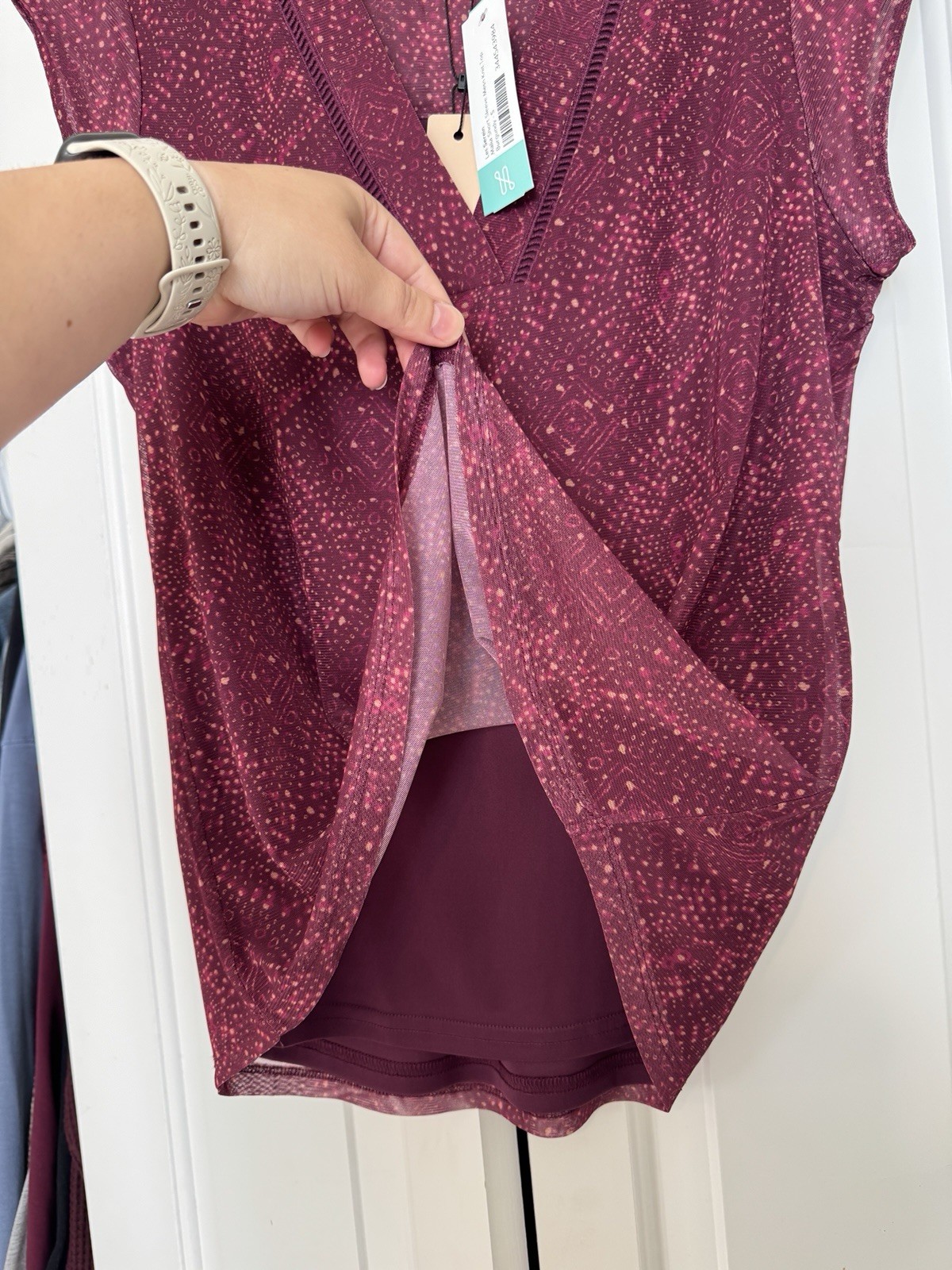 Love Stitch Women’s S Burgundy Paisley V-Neck Cap Sleeve Pullover Blouse