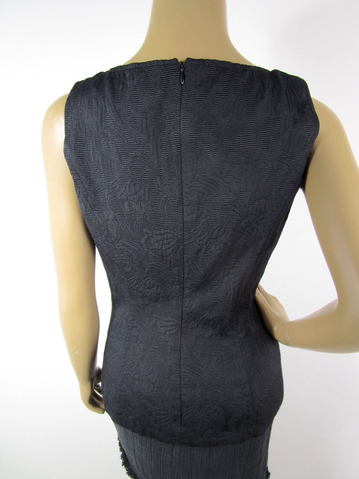 YL By YAIR Black Sleeveless Top Size 4 Floral Embossed Boat Neck Back Zip