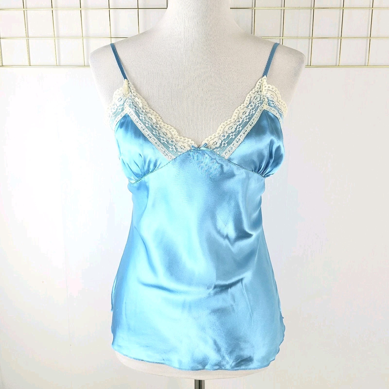 Womens Top Medium VTG Y2K Satin Lace Trim Camisole- Read