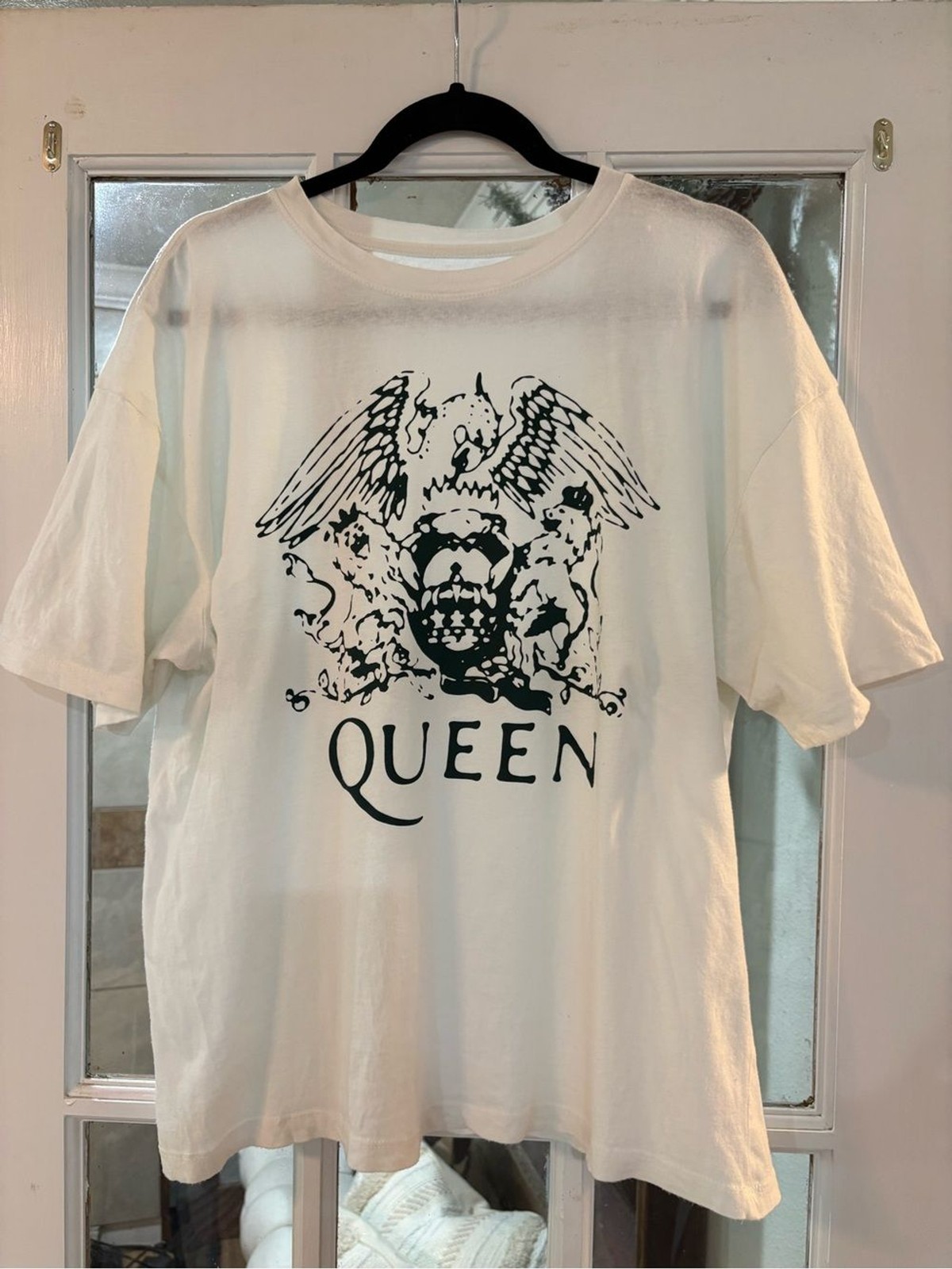 Queen Official Merchandise Crest Graphic Band Tee White 100% Cotton Rocker Med