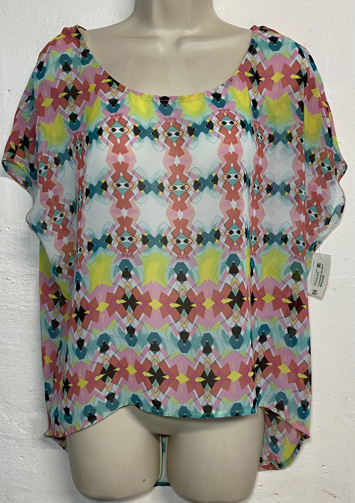 NWT Bisou Bisou Medium Blouse Pink Yellow Short Sleeve Cut Out Back Hi Lo Hem