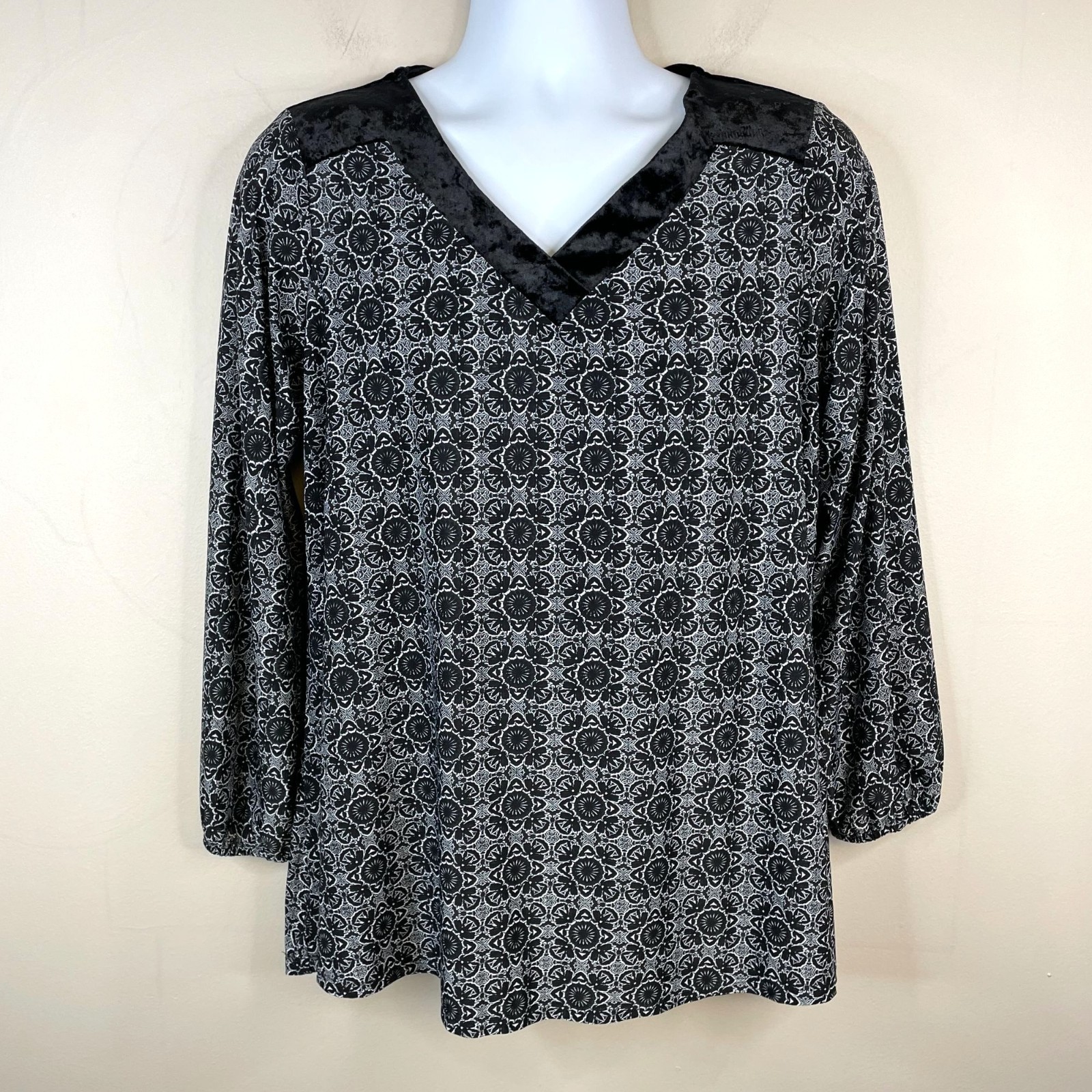 Cocomo Pullover Tunic Top Womens 1X Black Velvet Trim Travel Knit Party Casual