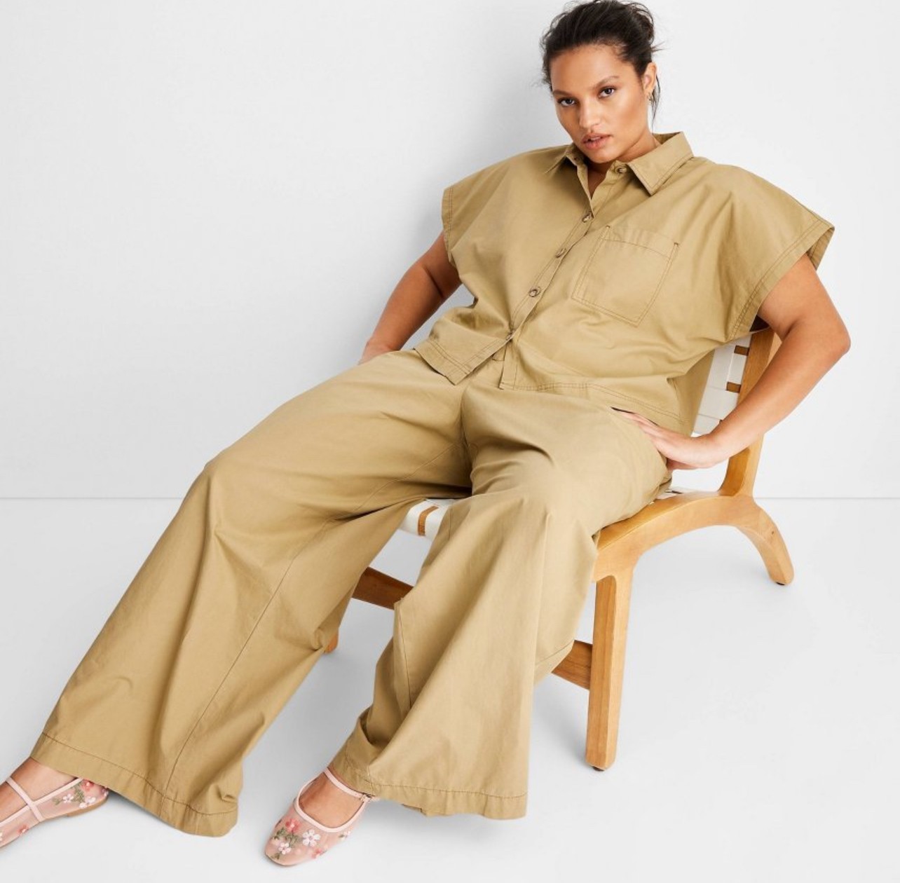 NWT~ Future collective sz M Short Sleeve Khaki Button up Loose Shirt at hip AQ65
