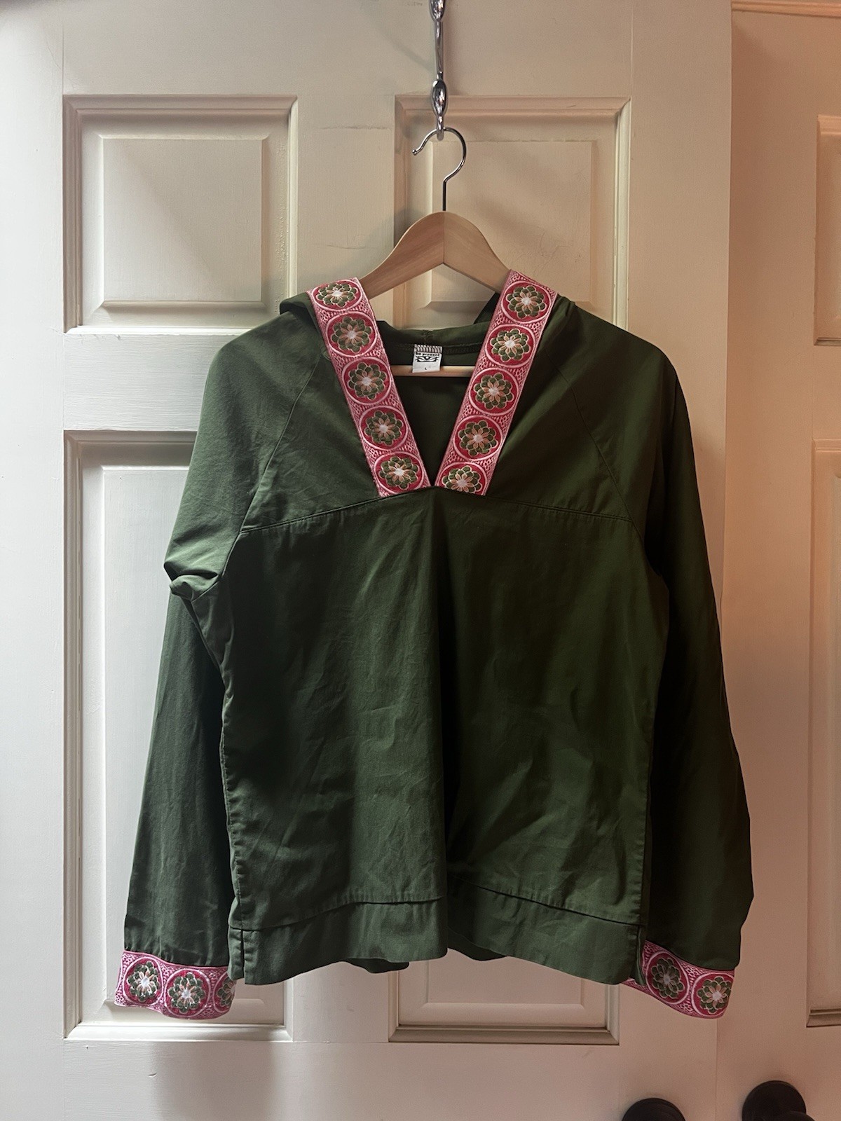 Be Present Lightweight Hooded Pullover Top Size M/L