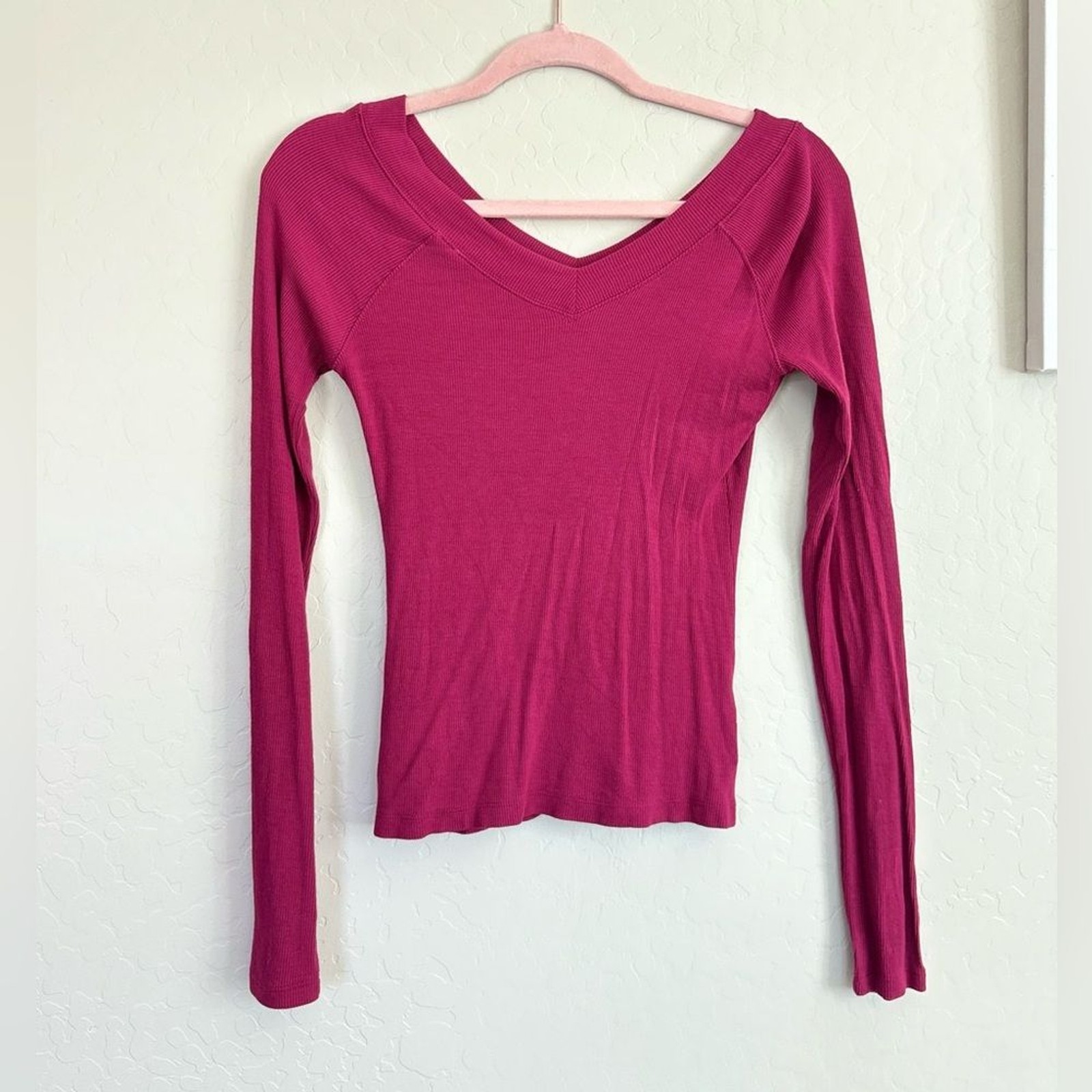 Urban Outfitters BDG Shannen Ribbed Off Shoulder Top Magenta Pink L NWT